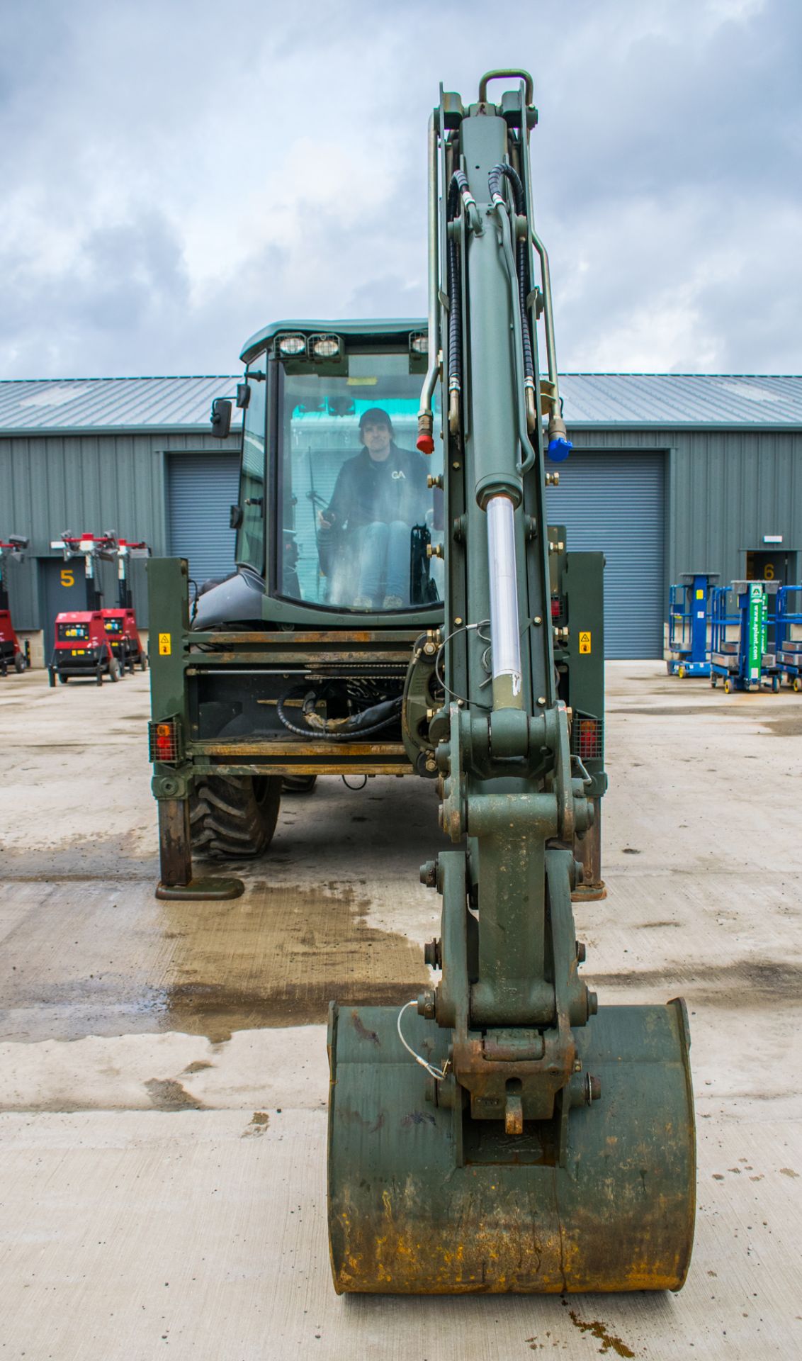 JCB 4CX Sitemaster backhoe loader  Year: 2010 S/N: 2004062 Recorded Hours: 2988 c/w spare wheel & - Image 17 of 25