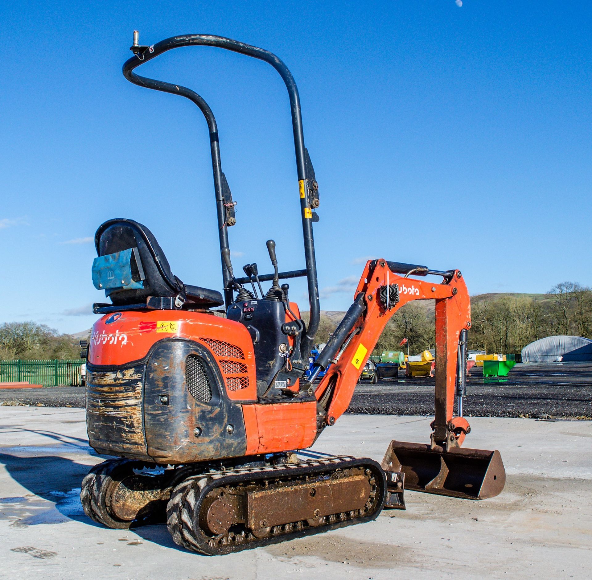 Kubota K008-3 0.8 tonne rubber tracked micro excavator Year: 2017 S/N: 29349 Recorded Hours: 682 - Image 3 of 18