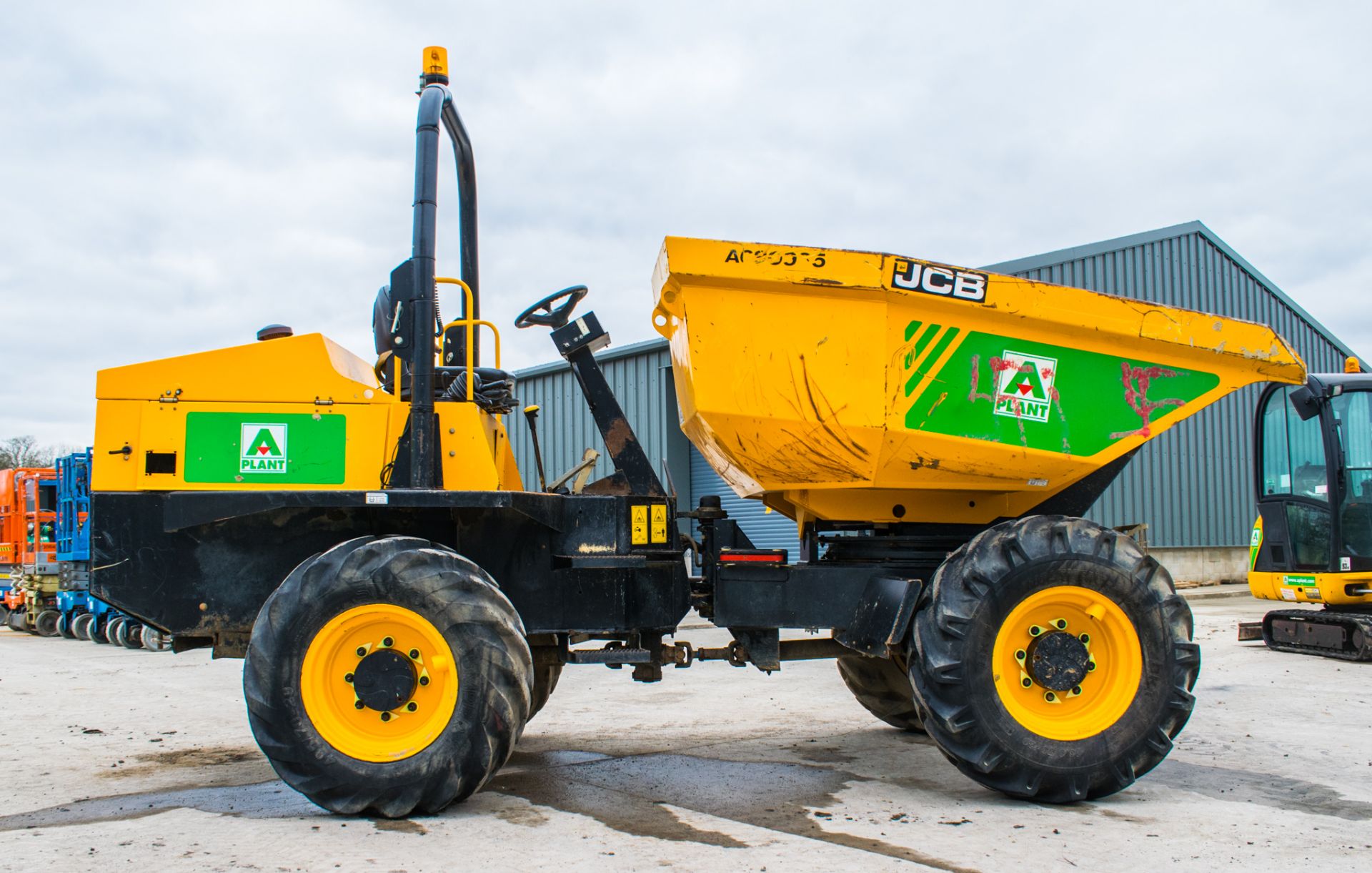 JCB 6 tonne swivel skip dumper Year: 2015 S/N: FRL8737 Recorded Hours: 1236 A680955 - Image 7 of 18