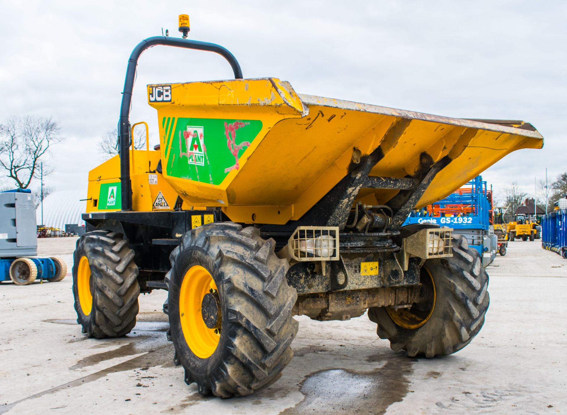 JCB 6 tonne swivel skip dumper Year: 2015 S/N: FRL8737 Recorded Hours: 1236 A680955 - Image 2 of 18