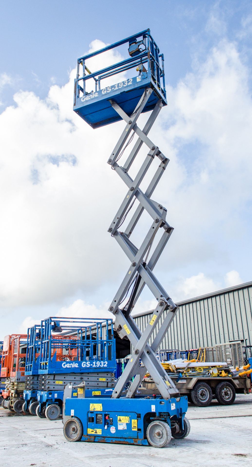 Genie GS1932 battery electric scissor lift access platform Year: 2015 S/N: 143484 Recorded Hours: - Image 3 of 4