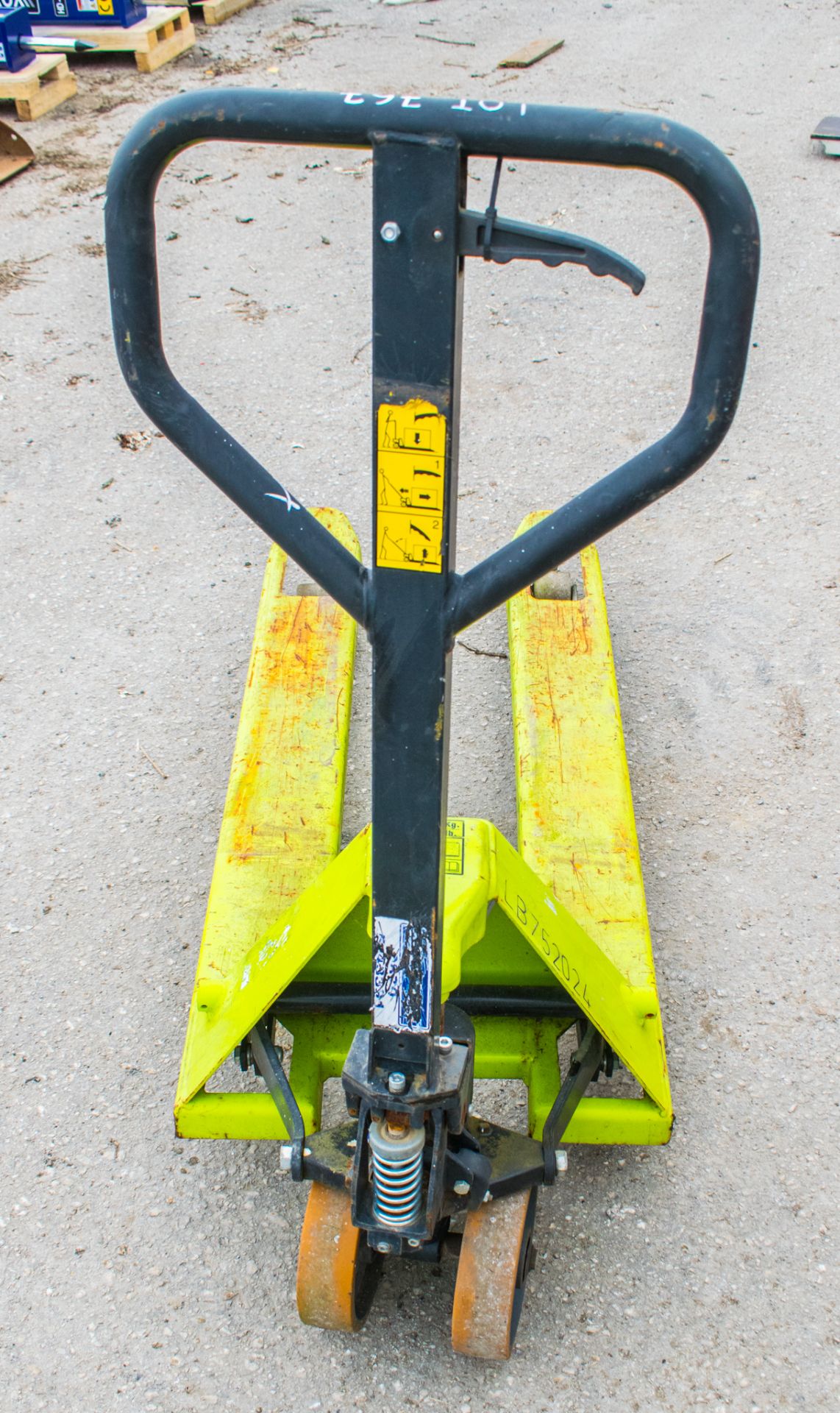 Hand hydraulic pallet truck - Image 2 of 2