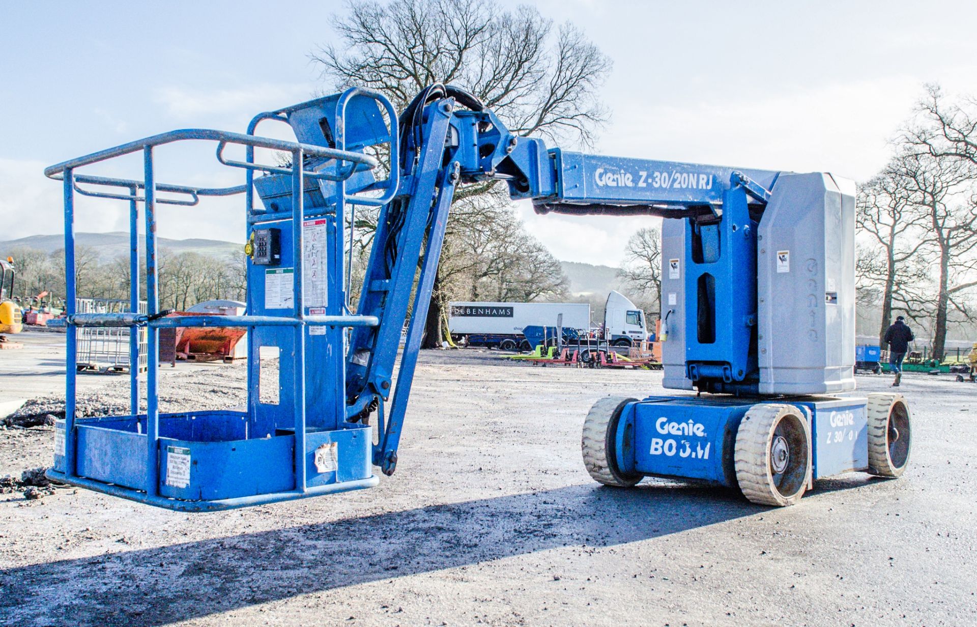 Genie Z-30/20N battery electric articulated boom lift Year: 2003 S/N: N03-6389 Recorded Hours: 425