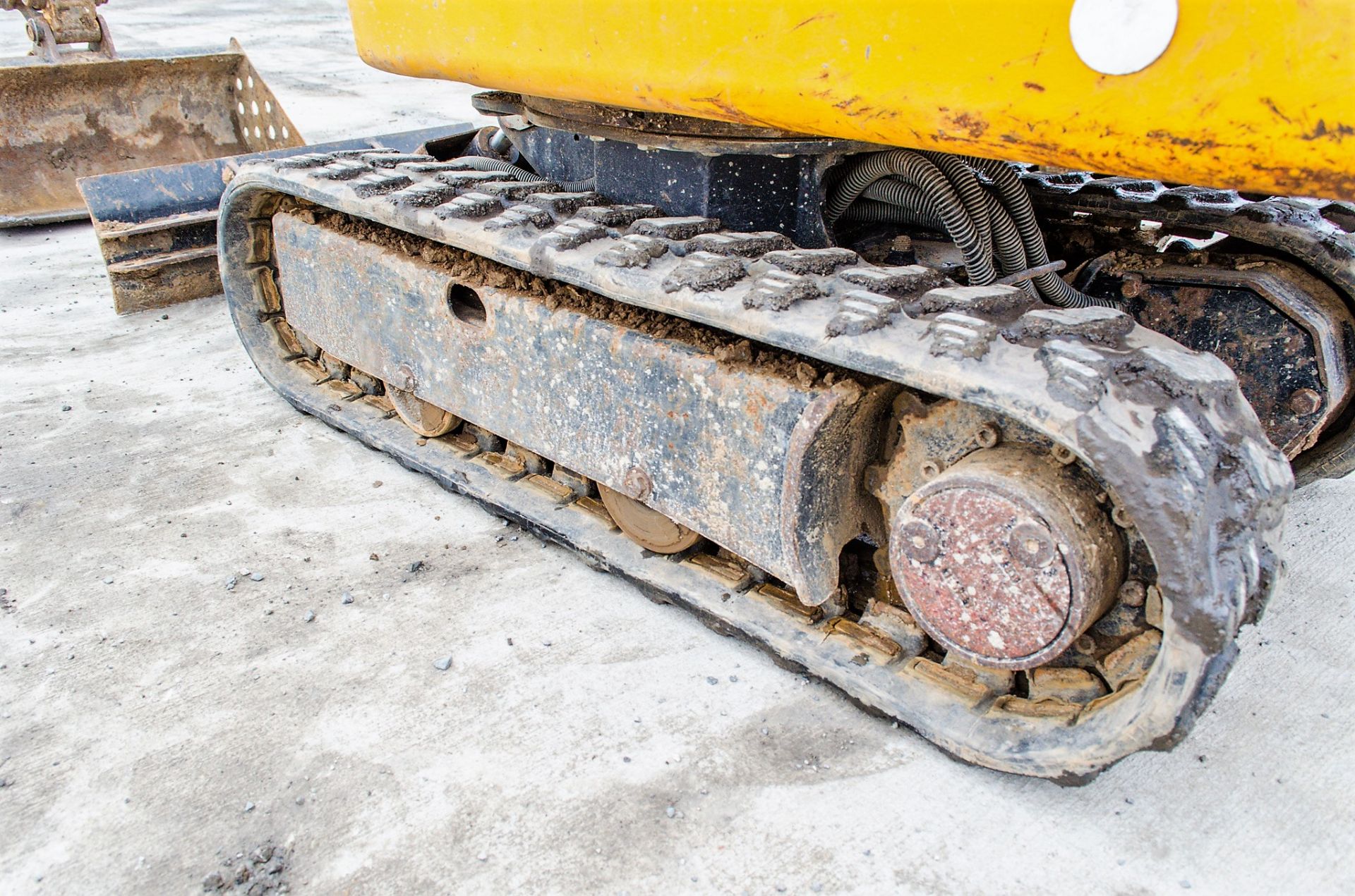 JCB 8008 CTS 0.8 tonne rubber tracked micro excavator Year: 2015 S/N: 2410729 Recorded Hours: 1176 - Image 13 of 17