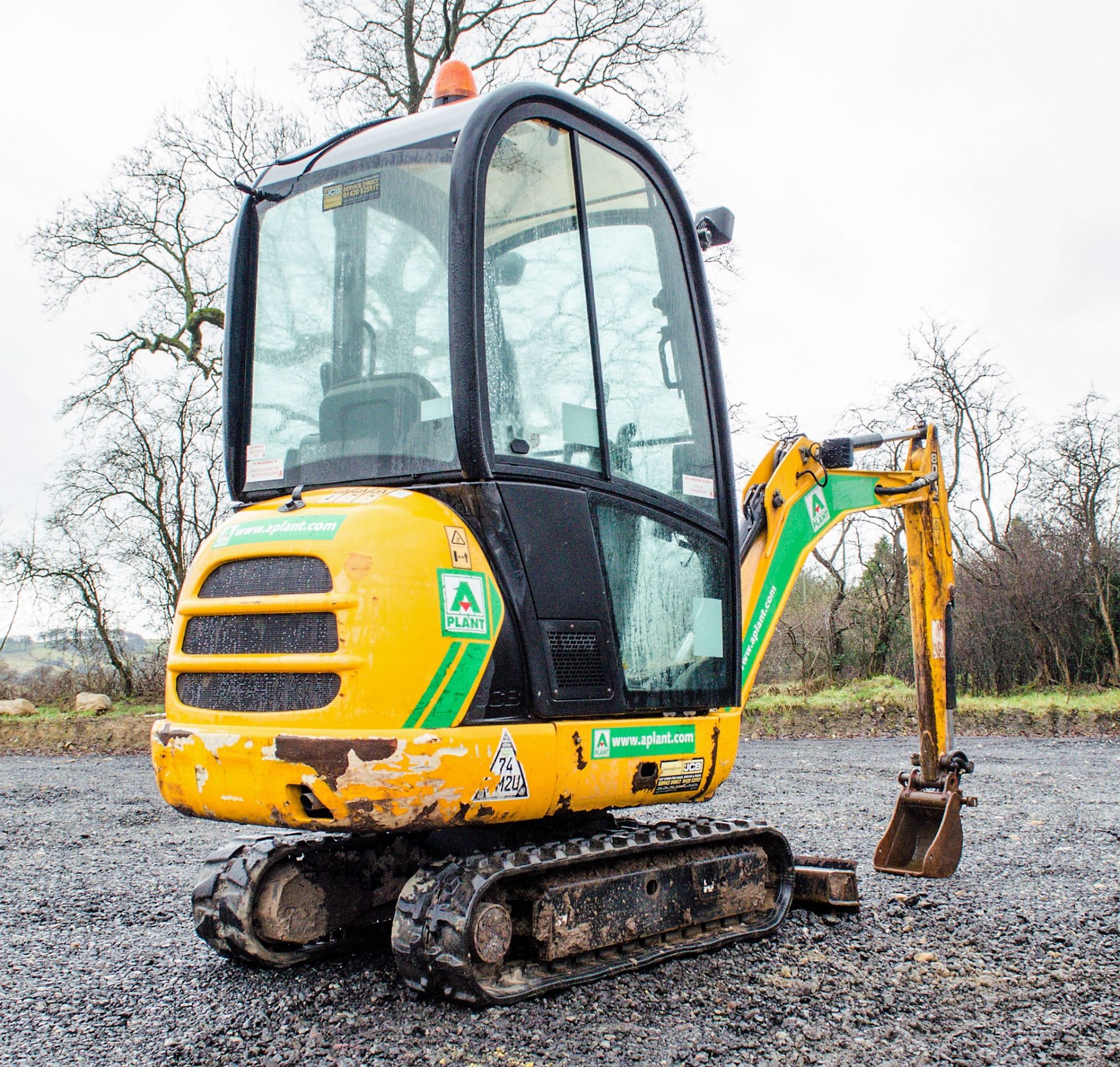JCB 8018 CTS 1.5 tonne rubber tracked mini excavator Year: 2015 S/N: 2371787 Recorded Hours: 1228 - Image 2 of 19