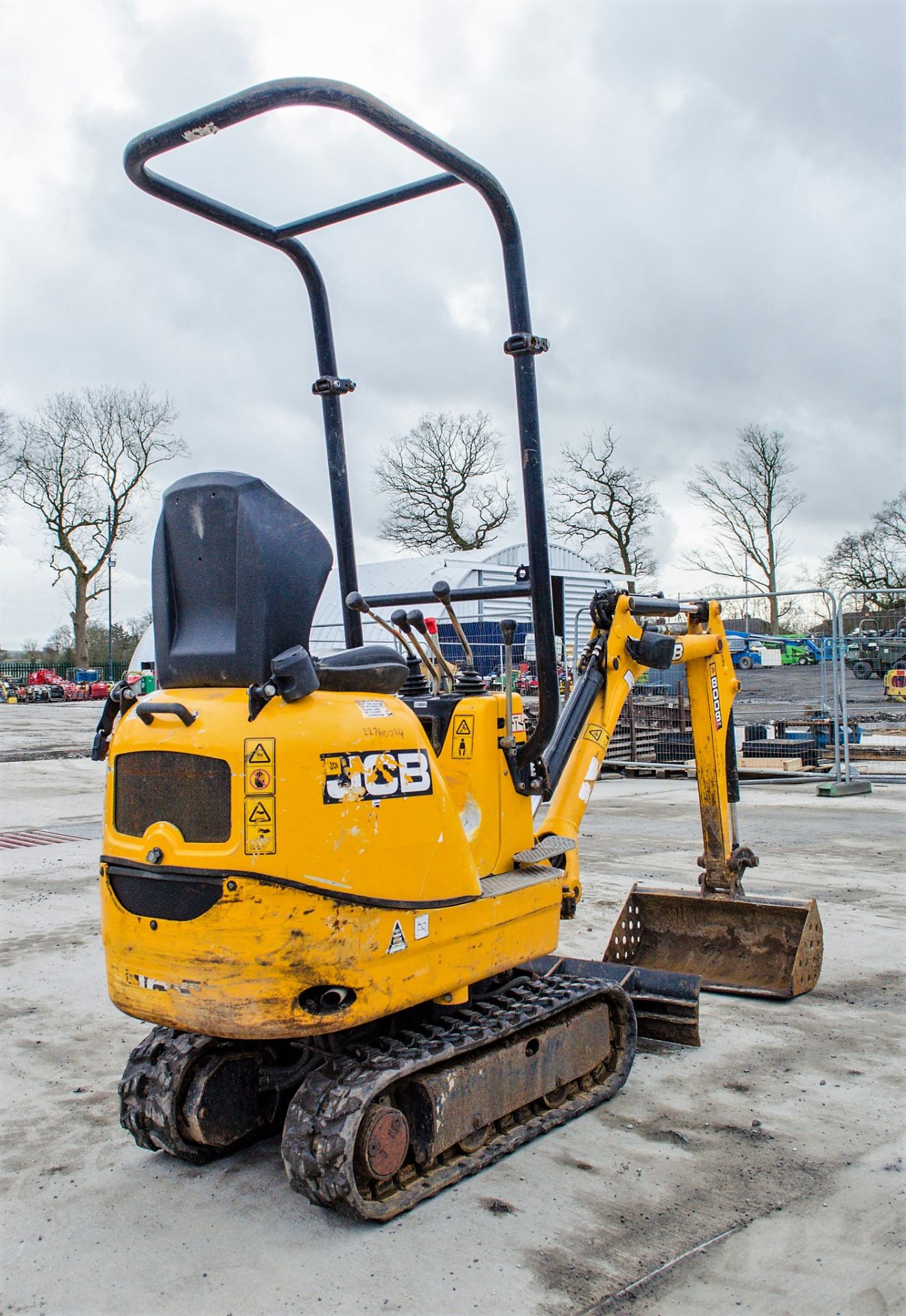 JCB 8008 CTS 0.8 tonne rubber tracked micro excavator Year: 2015 S/N: 2410729 Recorded Hours: 1176 - Image 3 of 17