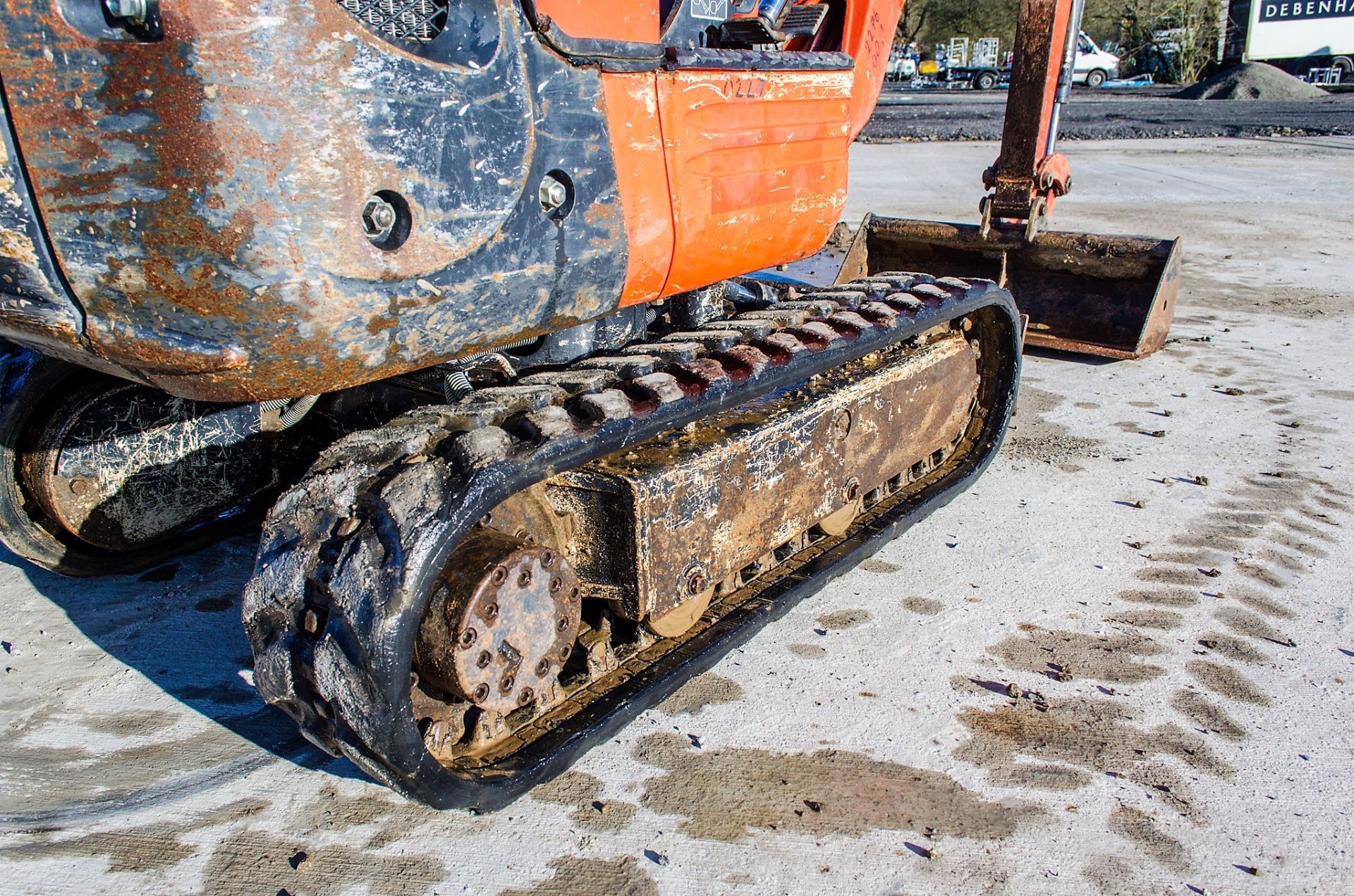 Kubota K008-3 0.8 tonne rubber tracked micro excavator Year: 2017 S/N: 29572 Recorded Hours: 732 - Image 10 of 19