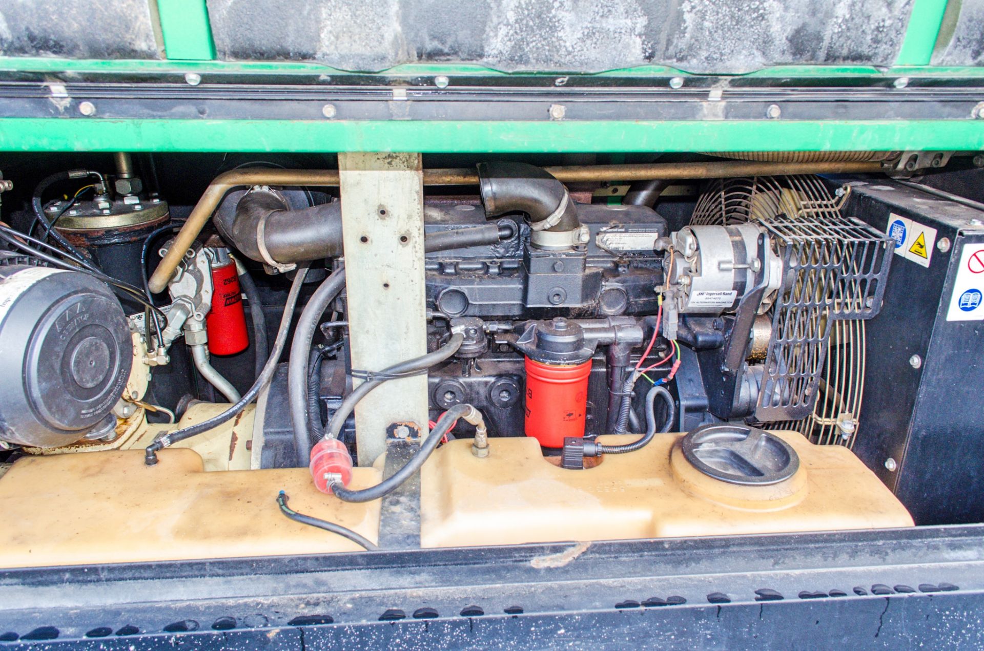 Doosan 7/71 diesel driven fast tow mobile air compressor Year: 2008 S/N: 522322 Recorded Hours: 2389 - Image 6 of 8