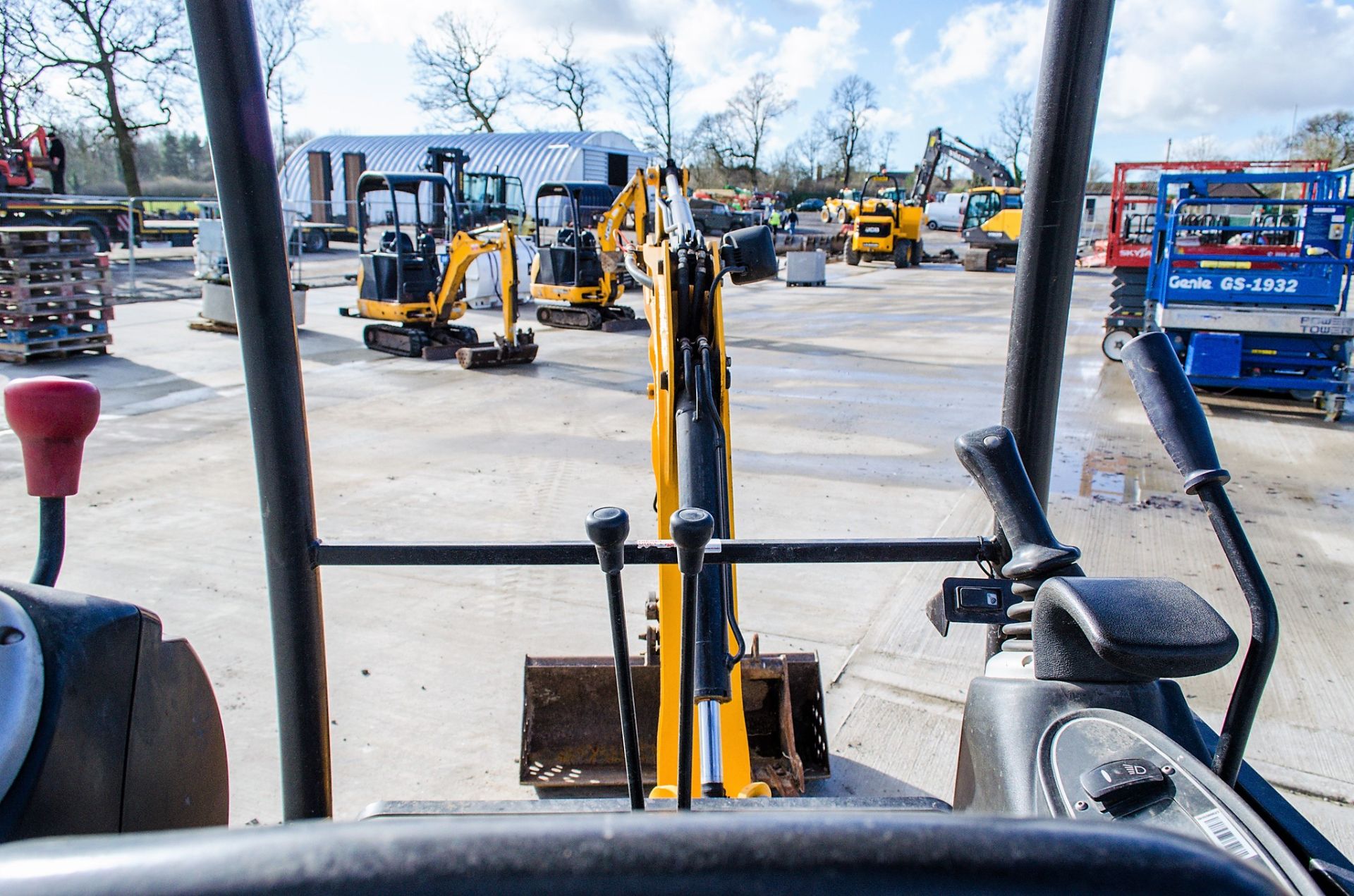 JCB 801.4 CTS 1.5 tonne rubber tracked mini excavator Year: 2014 S/N 2070320 Recorded Hours: 863 - Image 17 of 20