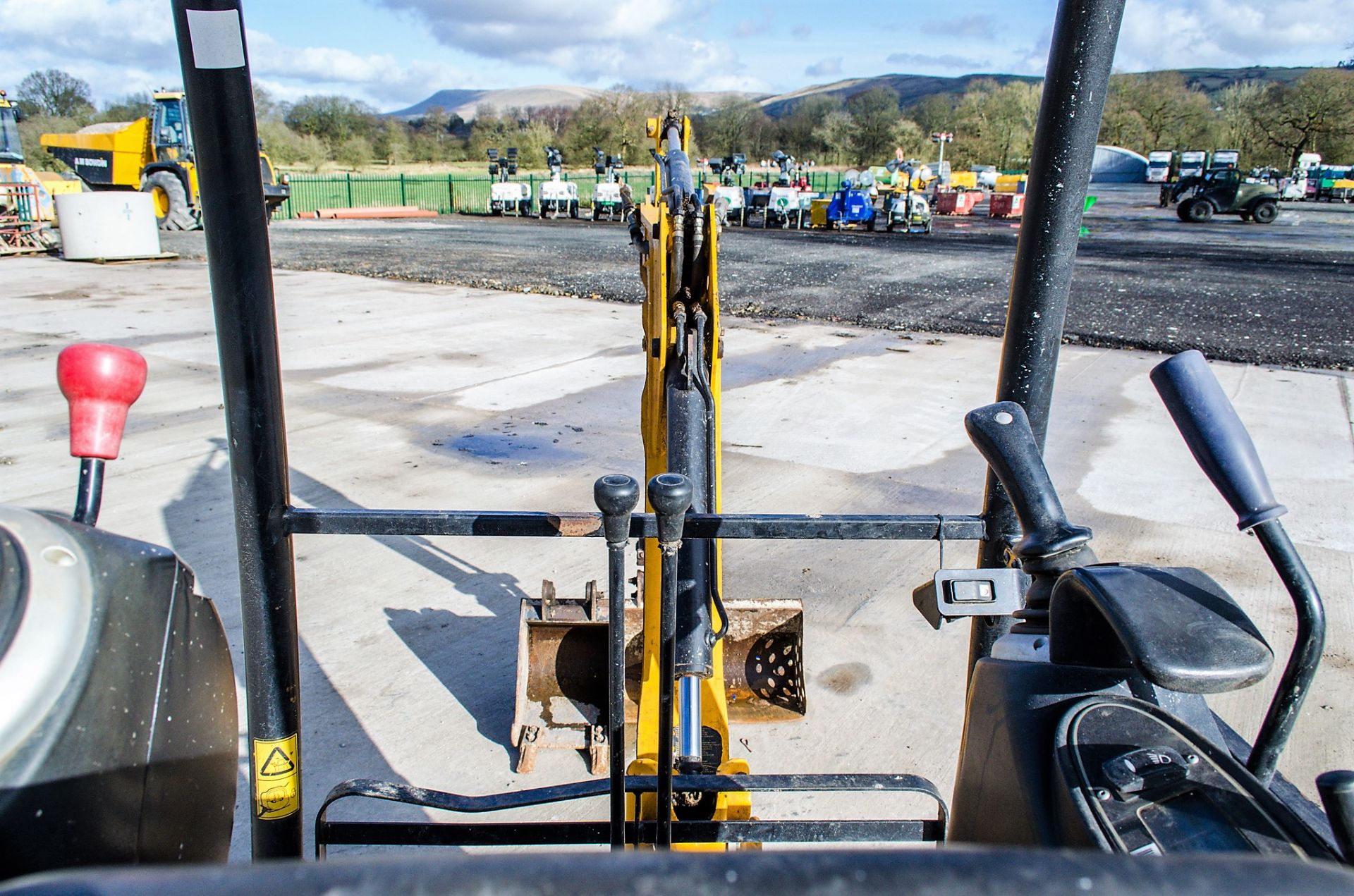 JCB 801.4 CTS 1.5 tonne rubber tracked mini excavator Year: 2015 S/N 2076491 Recorded Hours: 2075 - Image 17 of 20