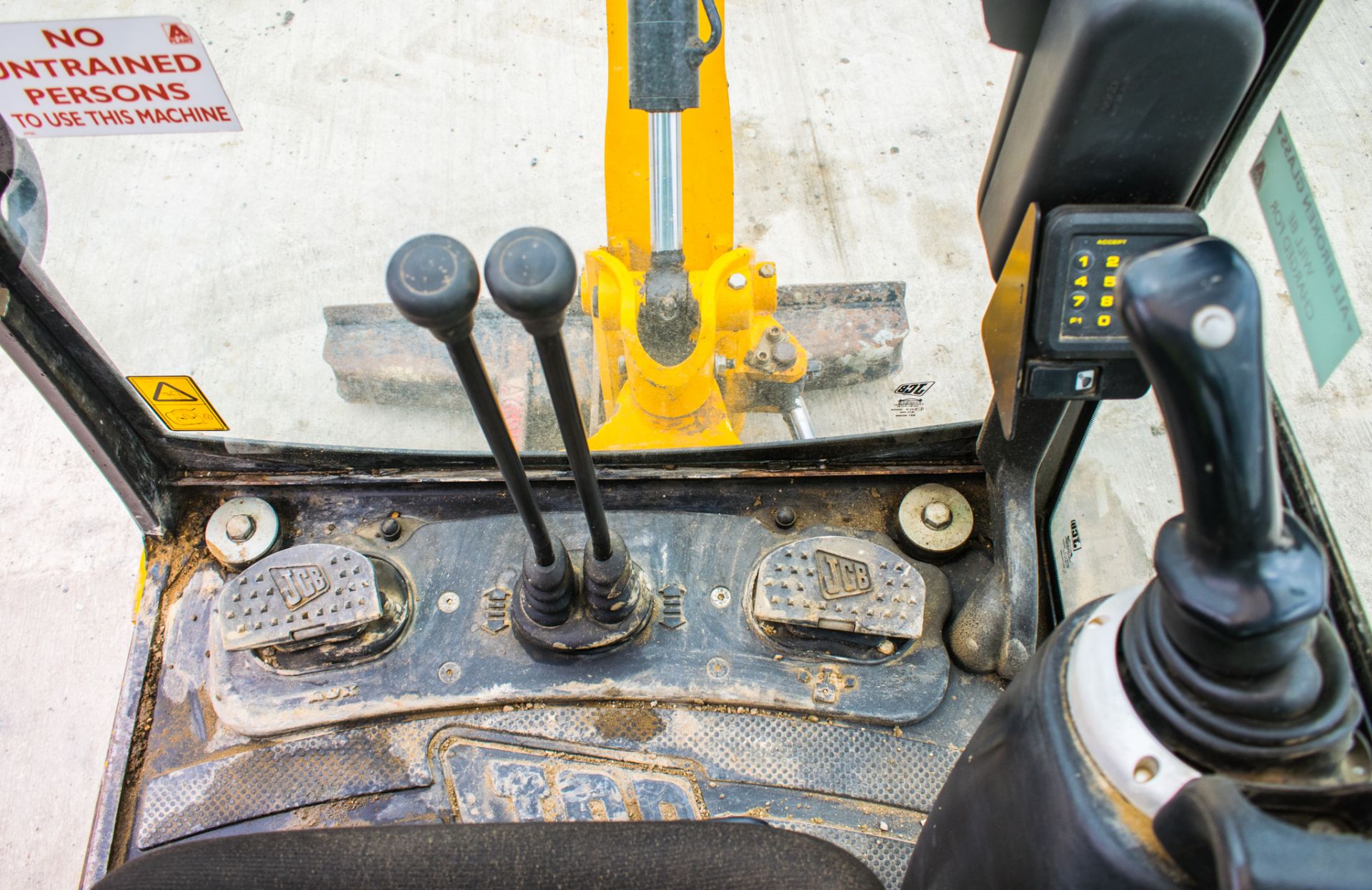 JCB 801.6 1.5 tonne rubber tracked mini excavator Year: 2015 S/N: 2071769 Recorded Hours: 1518 - Image 15 of 17