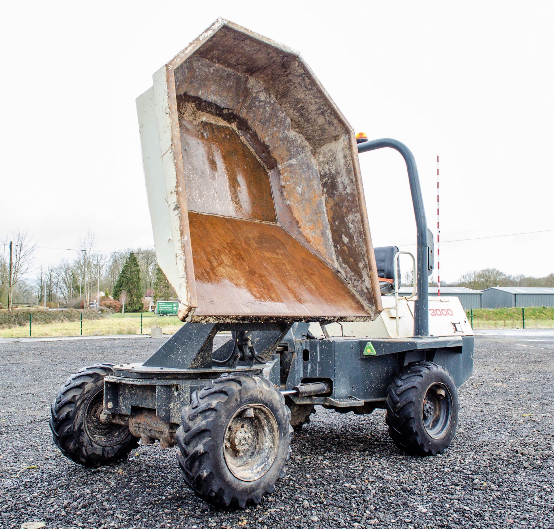 Benford 3 tonne swivel skip dumper Year: 2006 S/N: E604*2010 Recorded Hours: 2398 1274 - Image 9 of 21