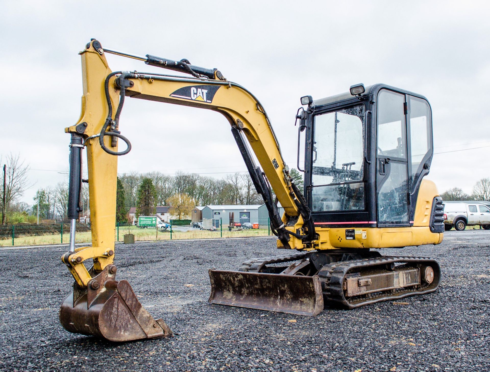 Caterpillar 302.5 2.8 tonne rubber tracked mini excavator Year: 2003 S/N: 4AZ05254 Recorded Hours: