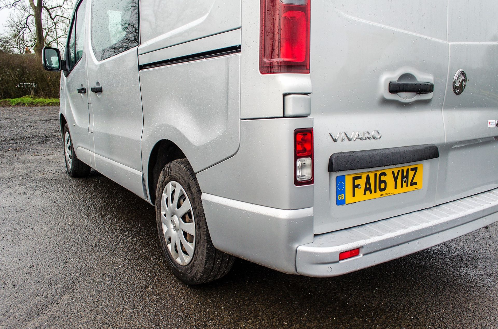 Vauxhall Vivaro 2900 Sportive CDTi 6 speed manual panel 6 seat crew van Registration Number: FA16 - Image 12 of 24