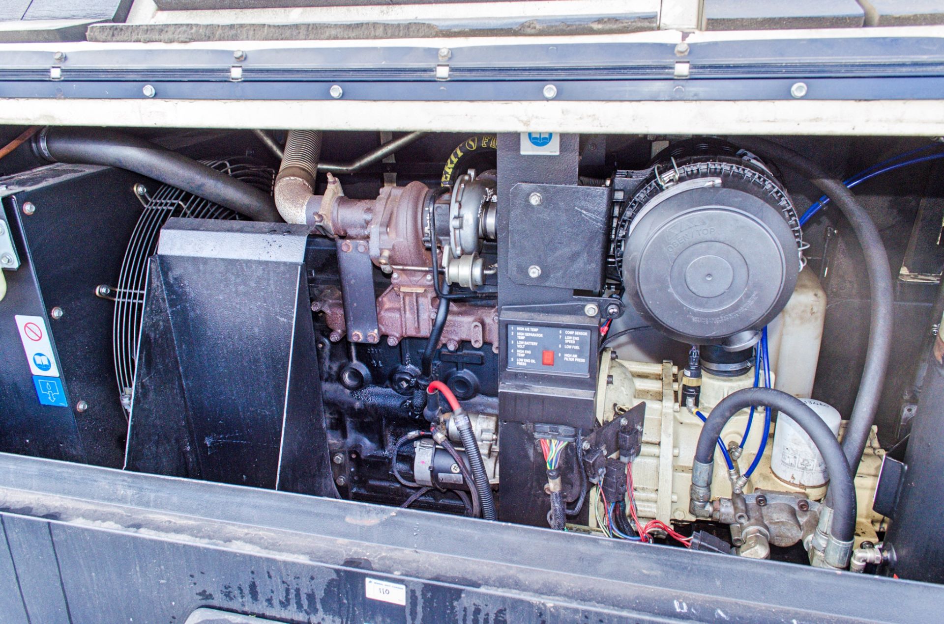 Doosan 7/72 diesel driven fast tow mobile air compressor Year: 2014 S/N: 542105 Recorded Hours: 3642 - Image 7 of 8