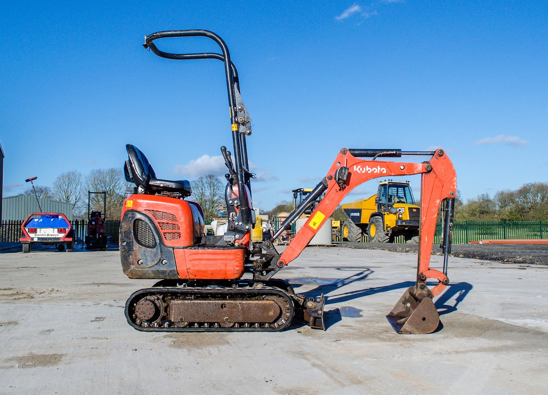 Kubota K008-3 0.8 tonne rubber tracked micro excavator Year: 2017 S/N: 29349 Recorded Hours: 682 - Image 7 of 18