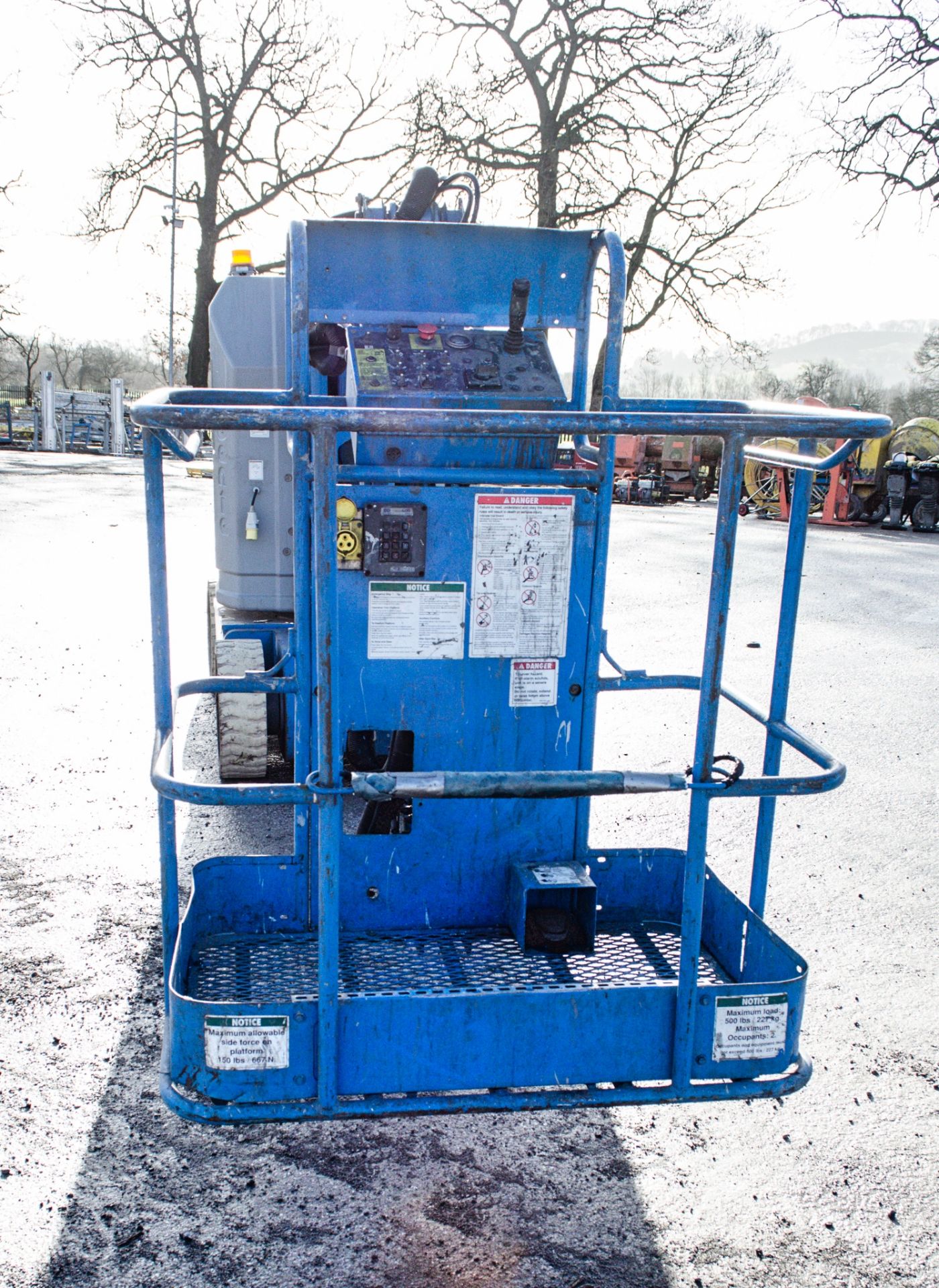 Genie Z-30/20N battery electric articulated boom lift Year: 2003 S/N: N03-6389 Recorded Hours: 425 - Image 5 of 13