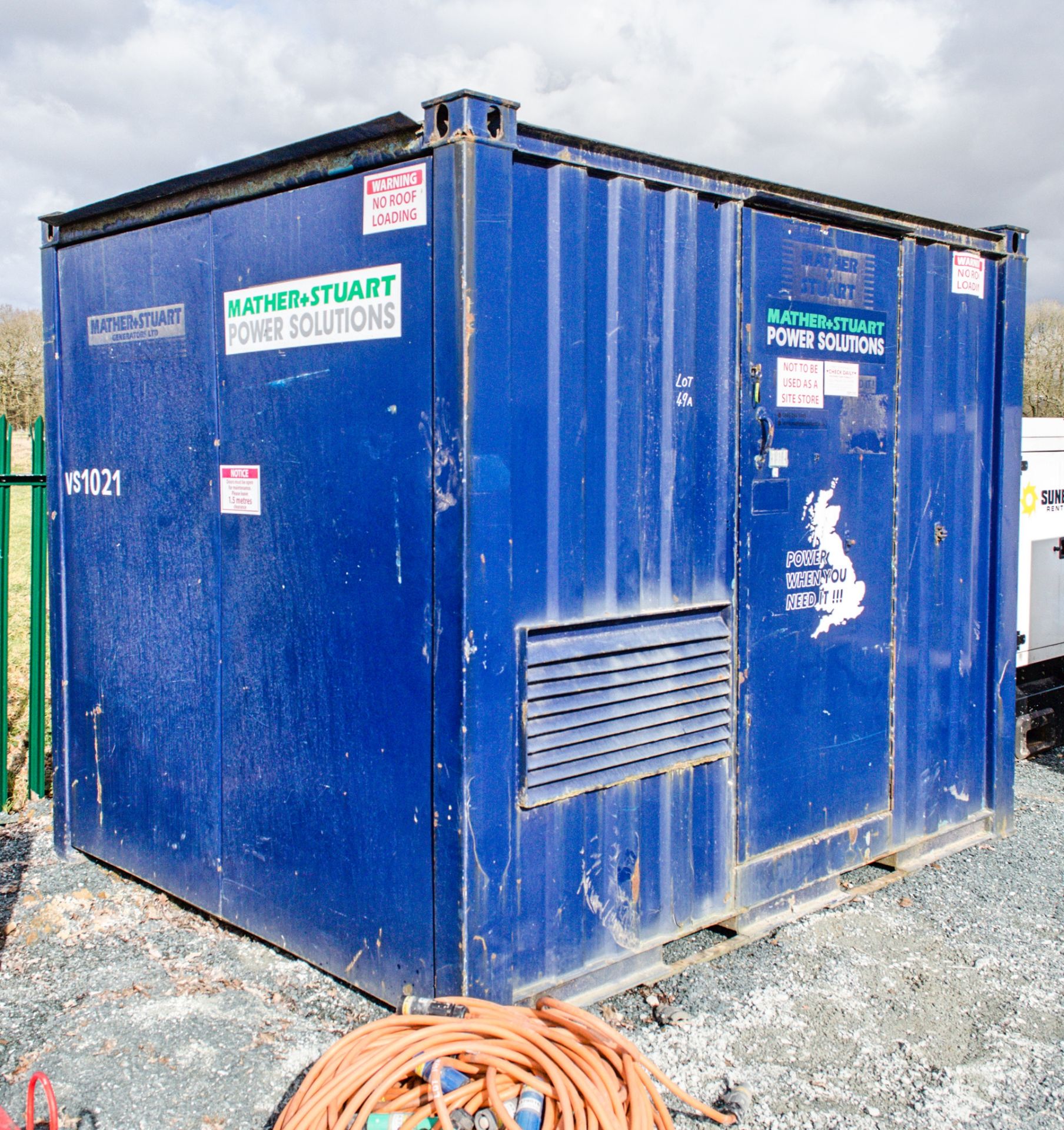 10 ft x 8 ft generator store c/w bunded fuel tank & distribution board - Image 2 of 5