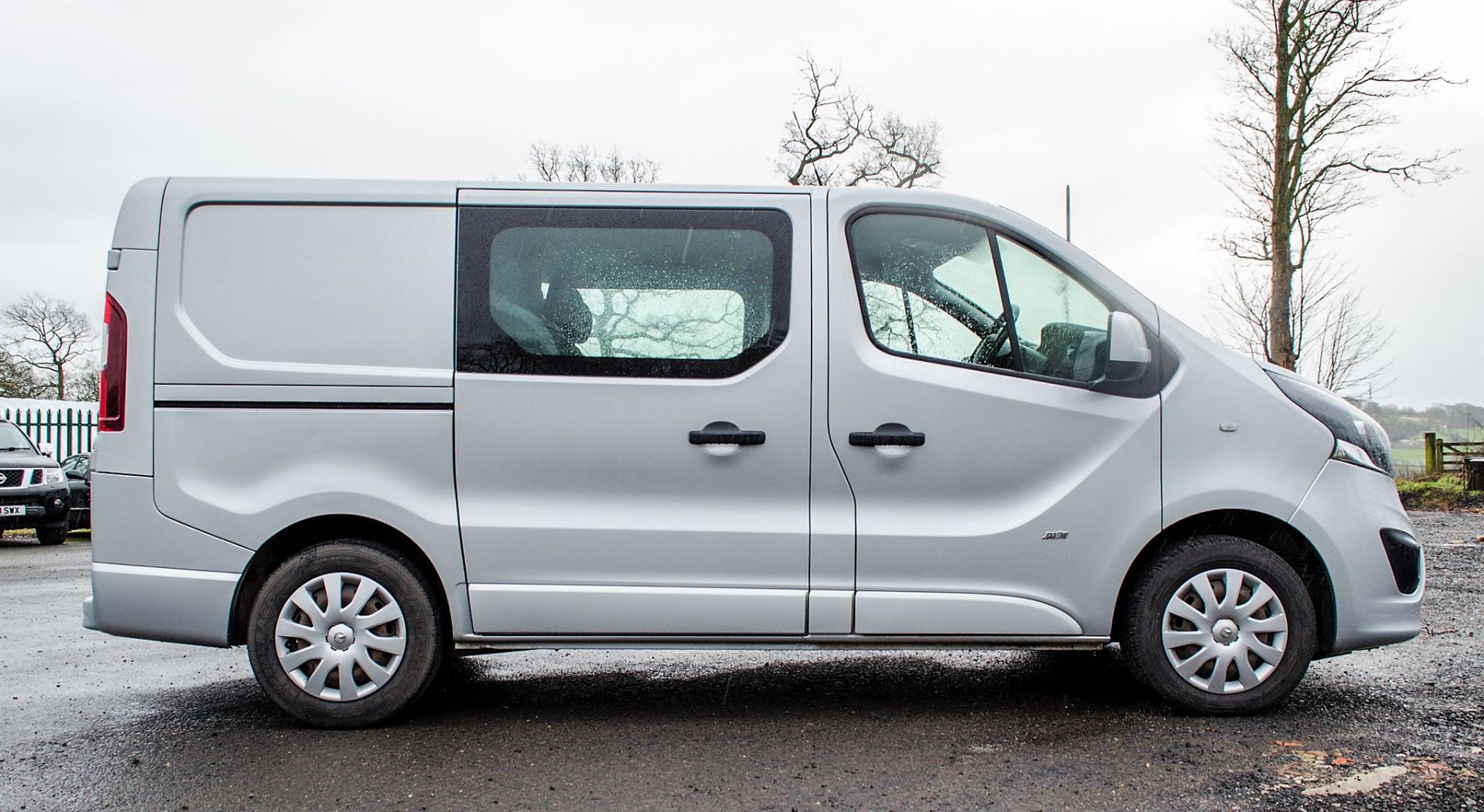 Vauxhall Vivaro 2900 Sportive CDTi 6 speed manual panel 6 seat crew van Registration Number: FA16 - Image 7 of 24