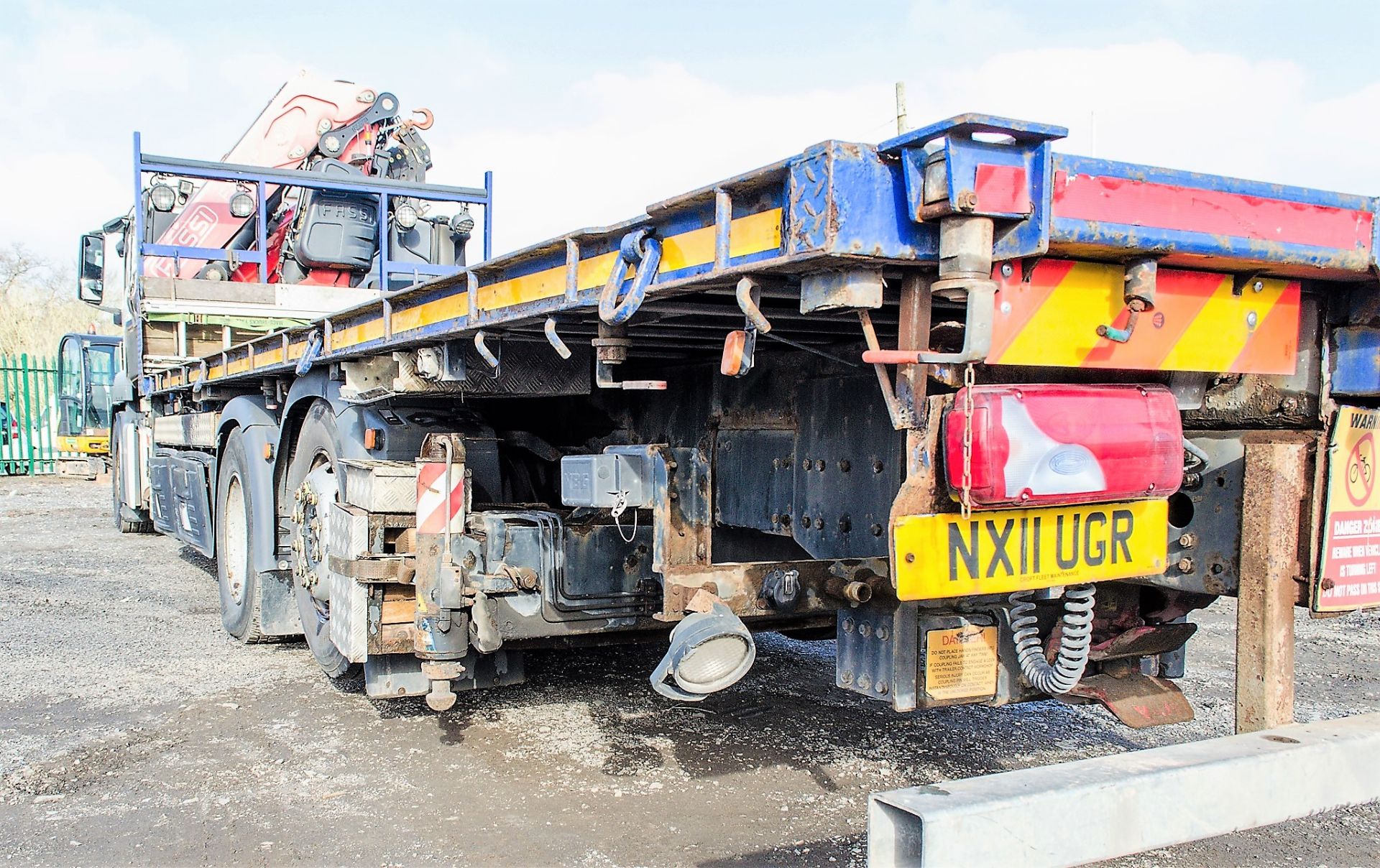 MAN TGS 26.440 26 tonne 6 wheel flat bed crane lorry Registration Number: NX11 UGR Date of - Image 10 of 24