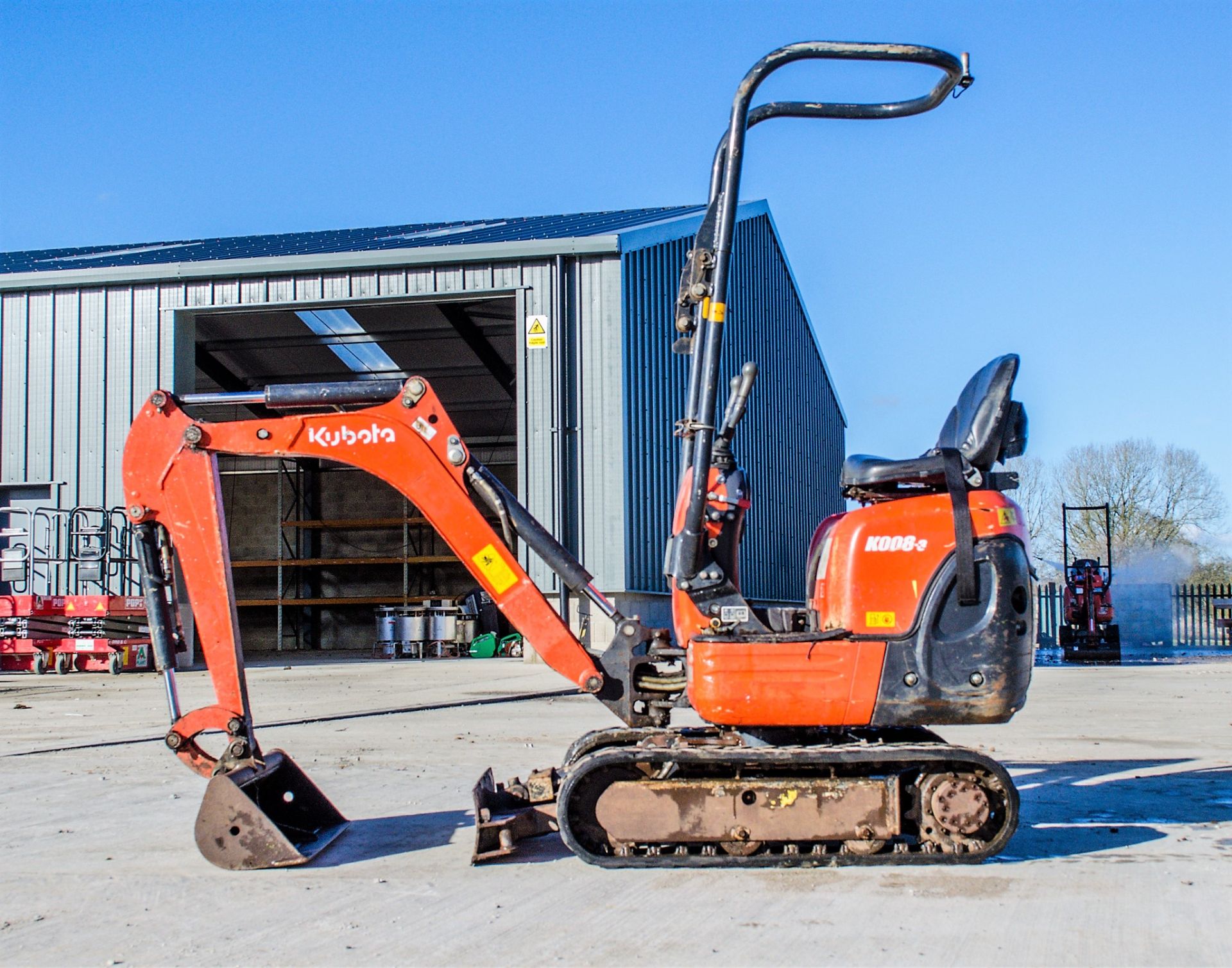 Kubota K008-3 0.8 tonne rubber tracked micro excavator Year: 2017 S/N: 29349 Recorded Hours: 682 - Image 8 of 18