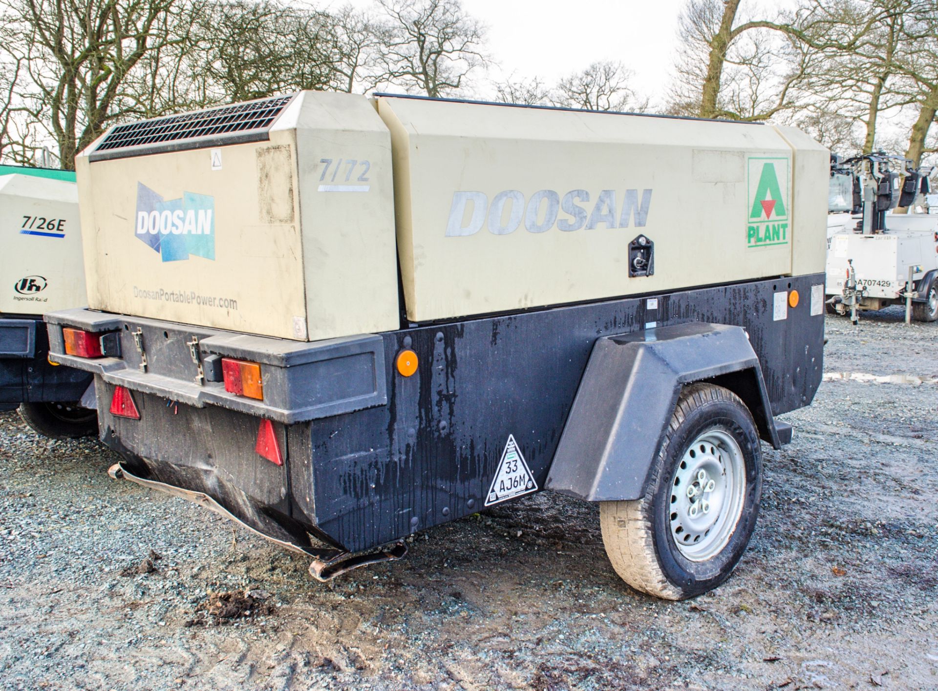 Doosan 7/72 diesel driven fast tow mobile air compressor Year: 2014 S/N: 542105 Recorded Hours: 3642 - Image 2 of 8