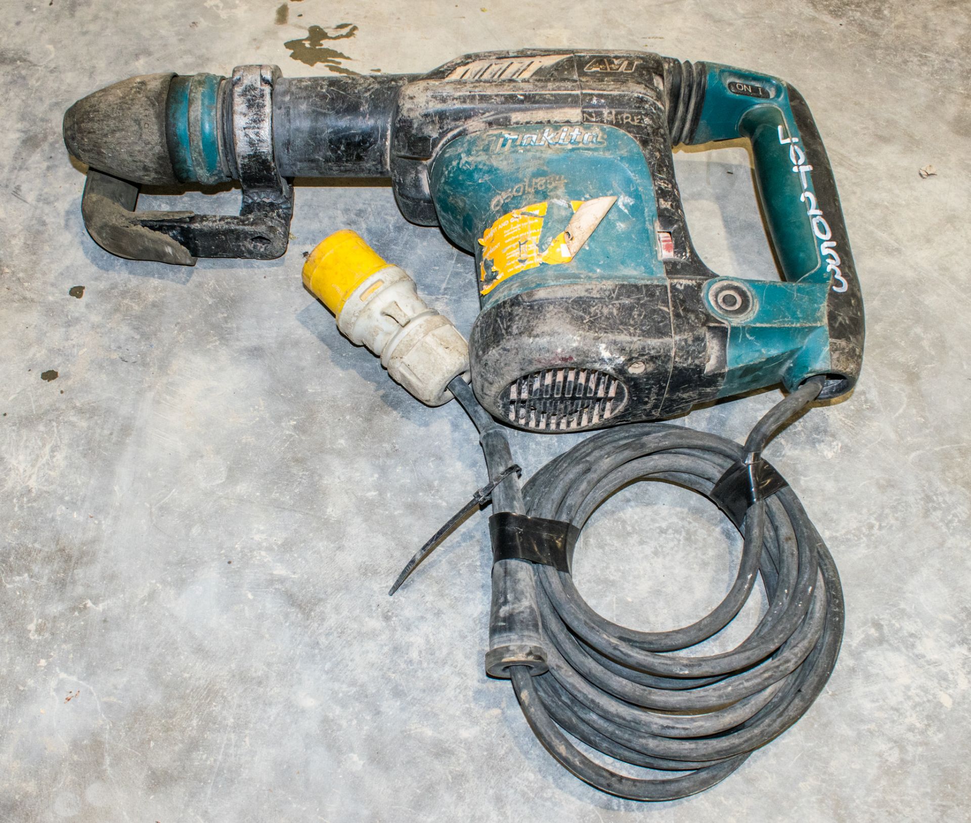 Makita HM0871C 110v SDS rotary hammer drill