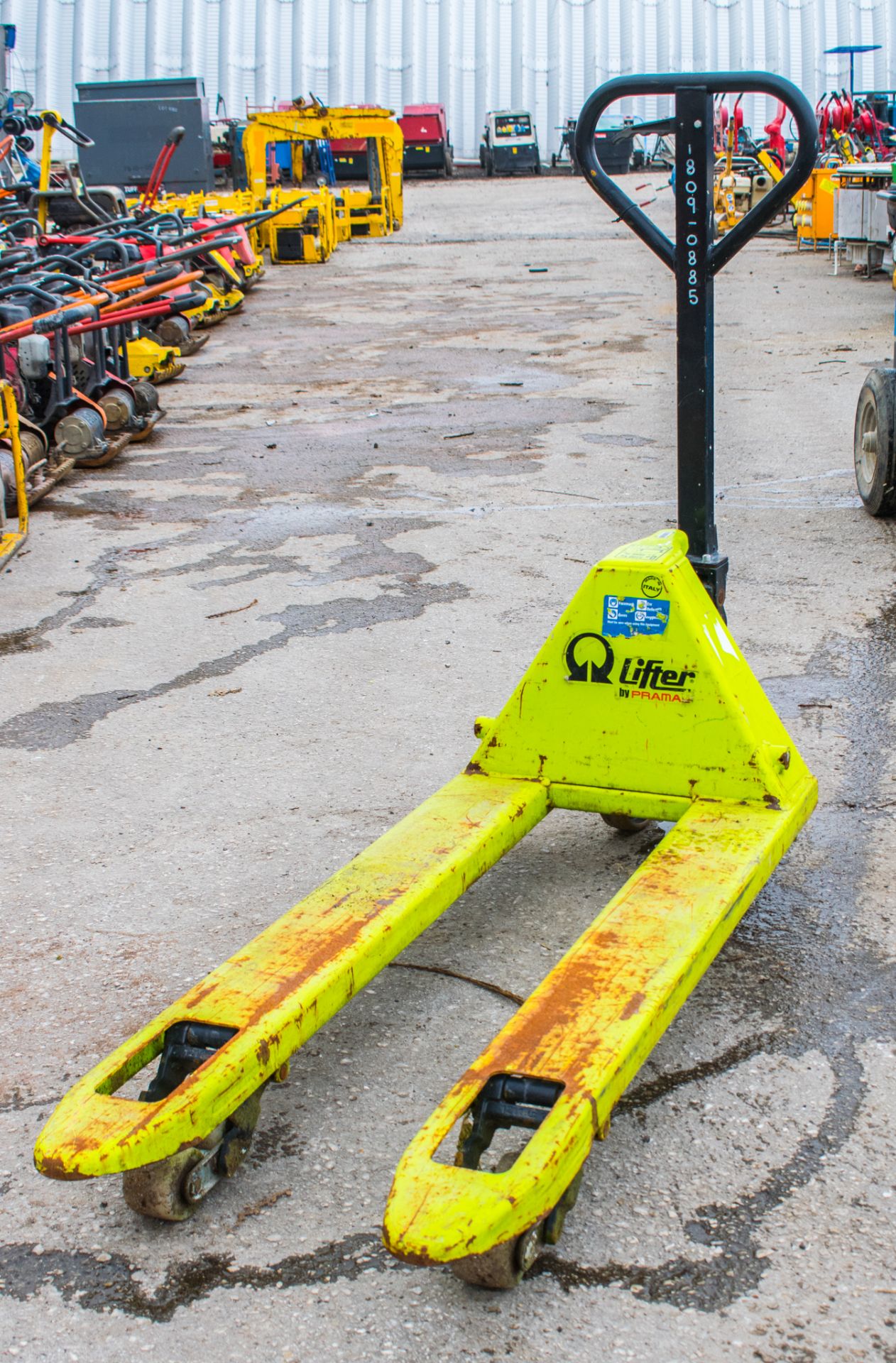 Hand hydraulic pallet truck