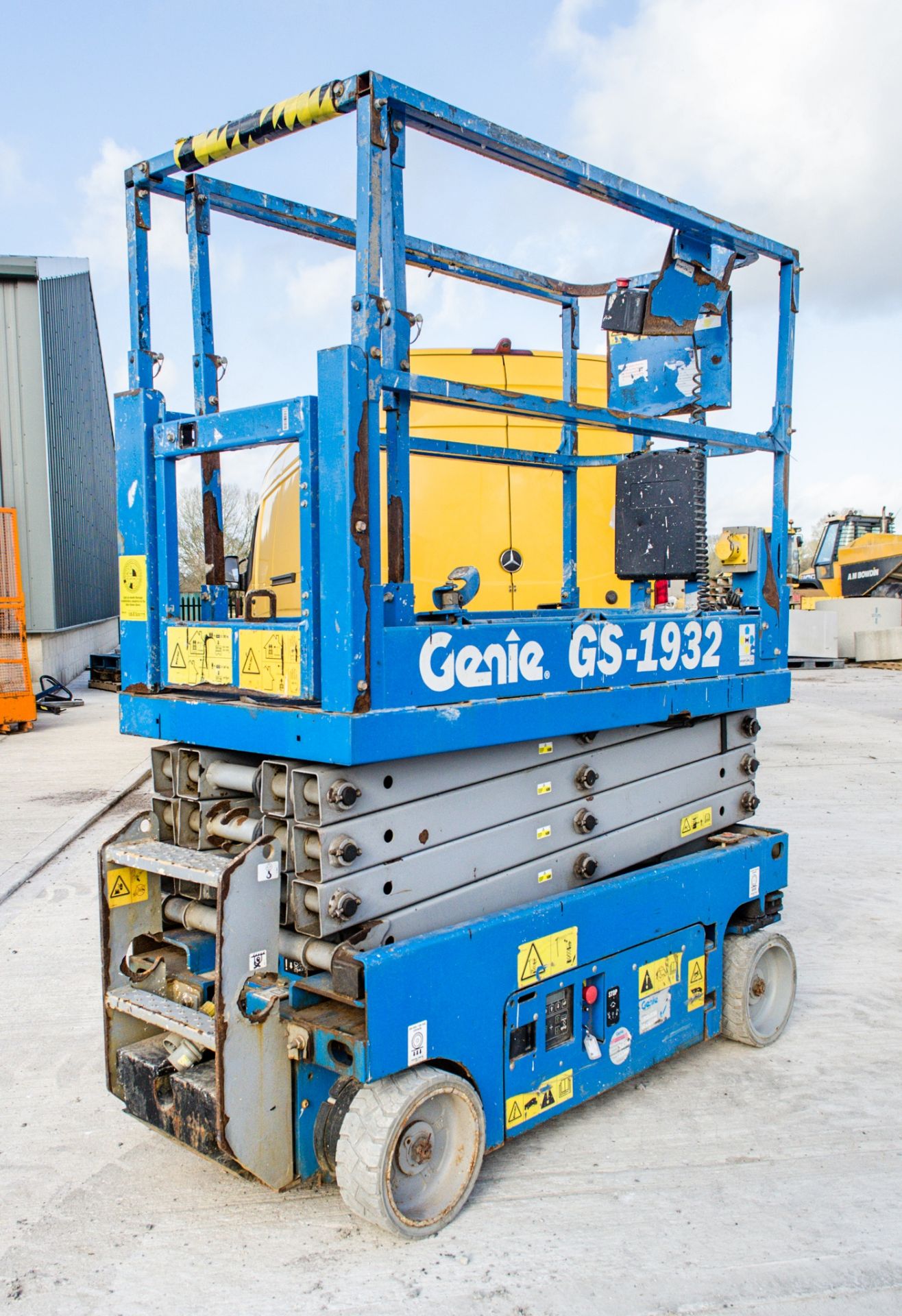 Genie GS1932 battery electric scissor lift access platform Year: 2015 S/N: 143484 Recorded Hours: - Image 2 of 4