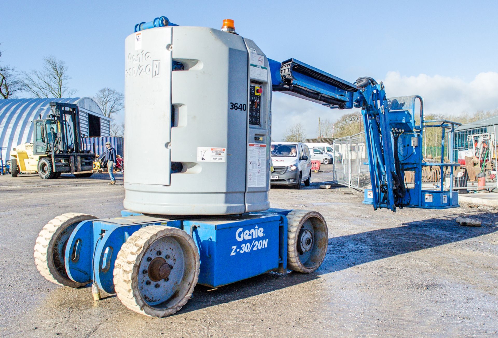 Genie Z-30/20N battery electric articulated boom lift Year: 2003 S/N: N03-6389 Recorded Hours: 425 - Image 3 of 13