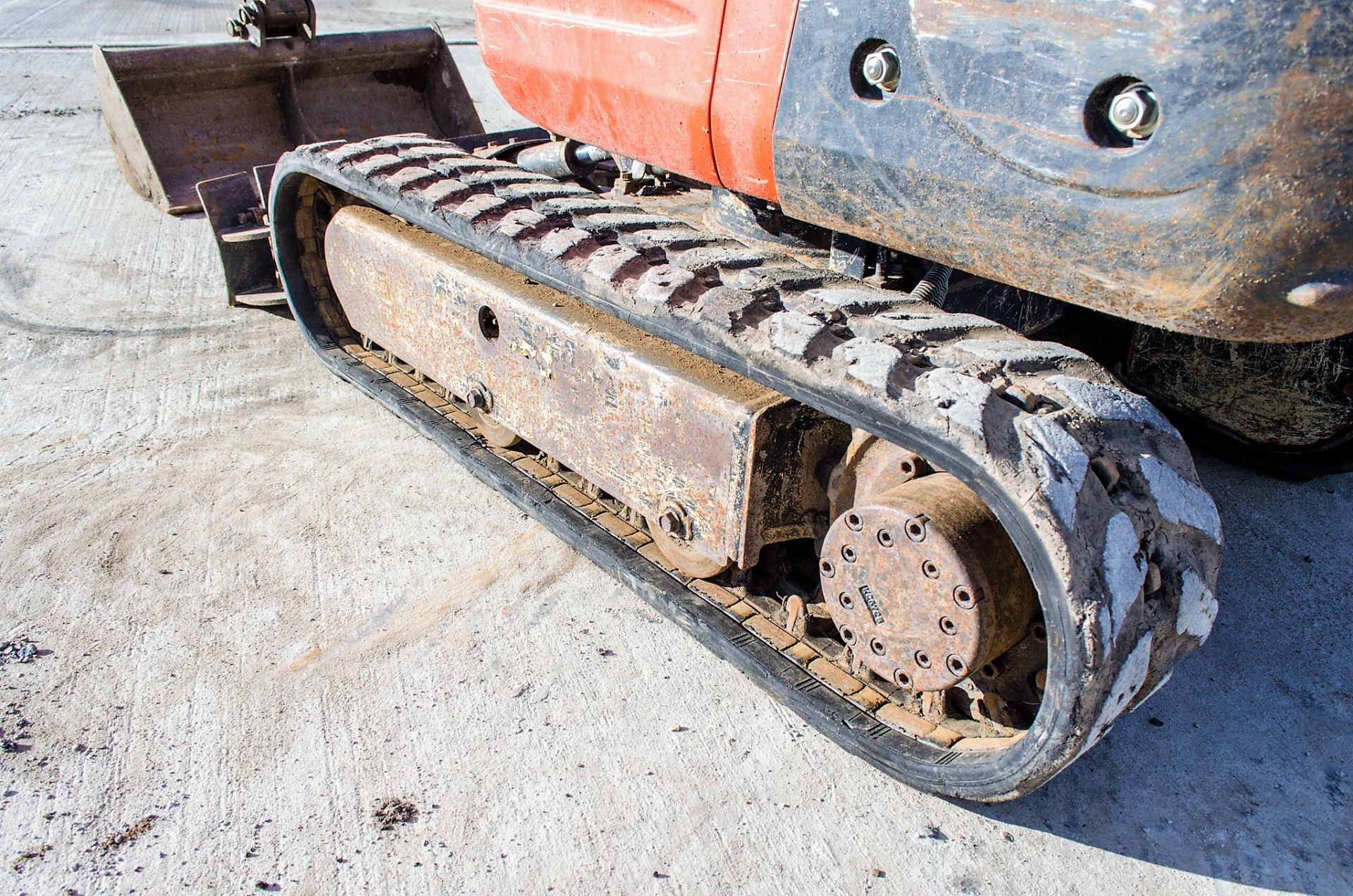 Kubota K008-3 0.8 tonne rubber tracked micro excavator Year: 2017 S/N: 29573 Recorded Hours: 1058 - Image 10 of 18