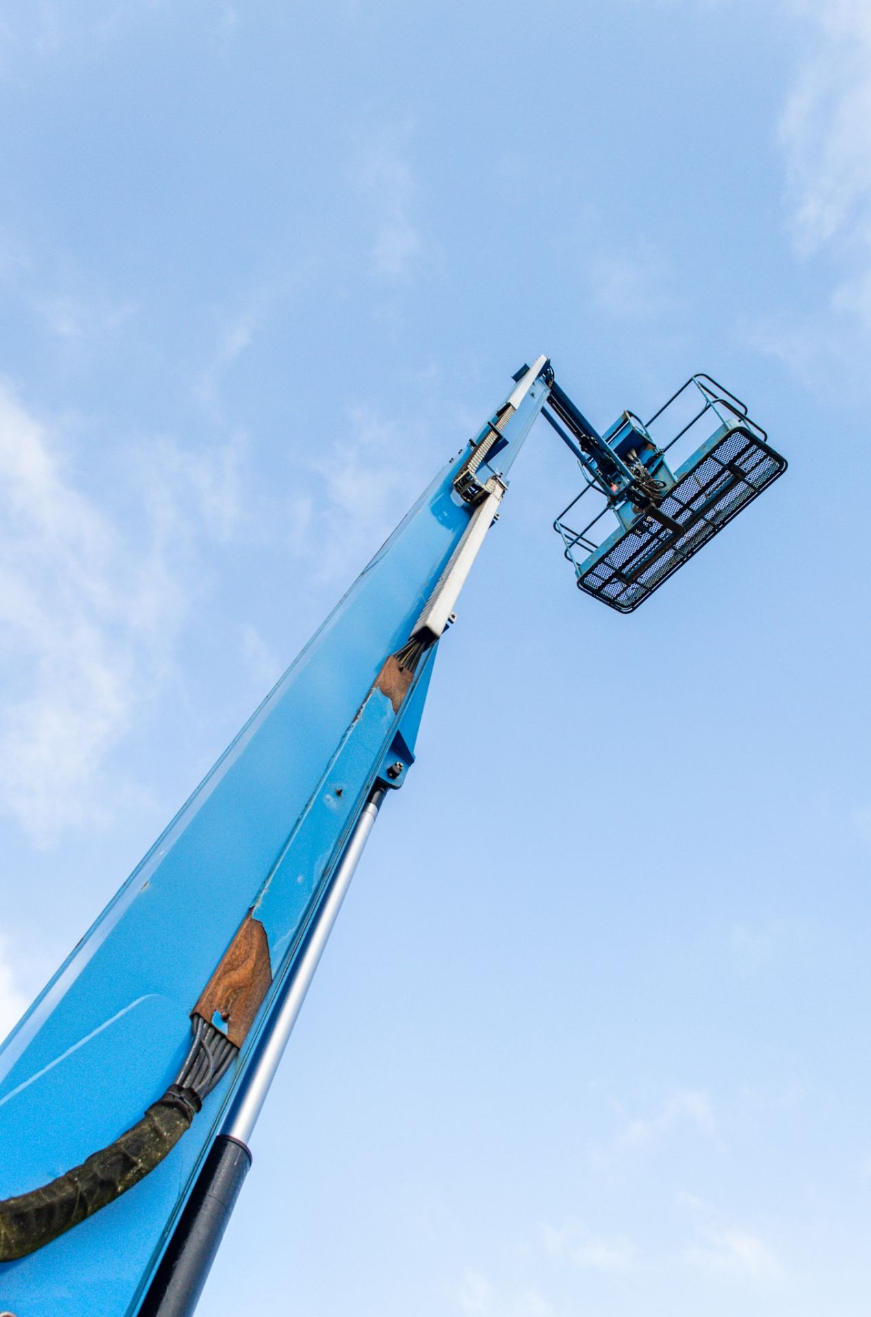 Genie S-45 4x4 rough terrain diesel driven articulated boom access platform Year: 2014 S/N: 18908 - Image 12 of 18