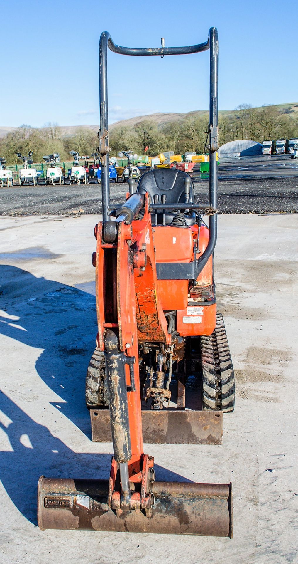Kubota K008-3 0.8 tonne rubber tracked micro excavator Year: 2017 S/N: 29349 Recorded Hours: 682 - Image 5 of 18
