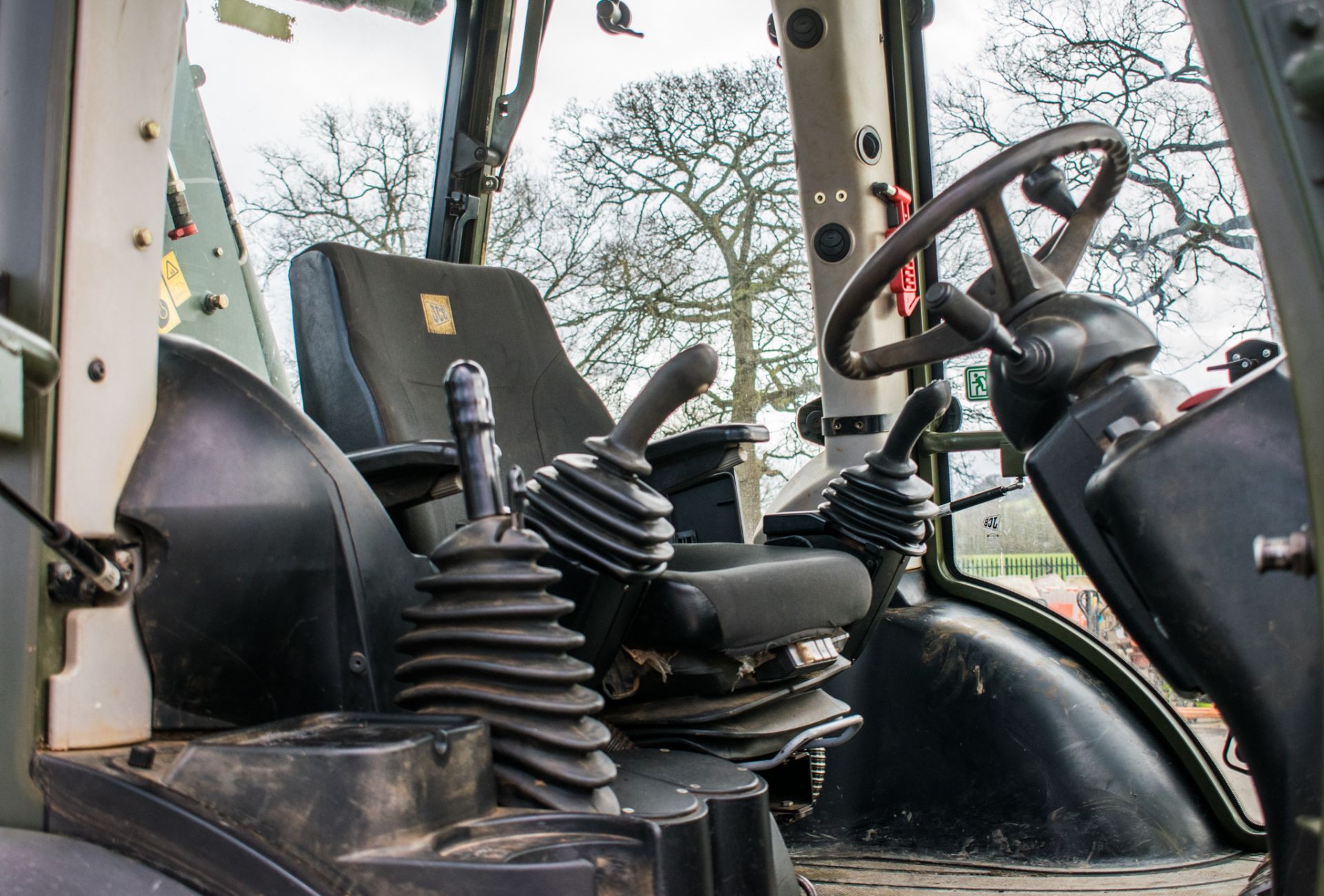 JCB 4CX Sitemaster backhoe loader  Year: 2010 S/N: 2004062 Recorded Hours: 2988 c/w spare wheel & - Image 19 of 25