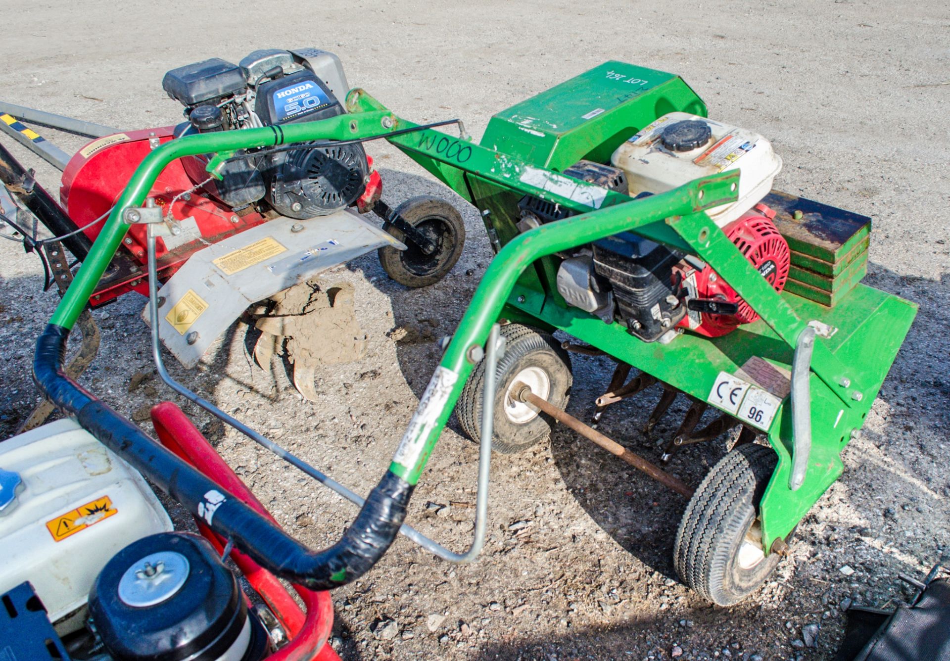 Bannerman petrol driven lawn aerator - Image 2 of 2