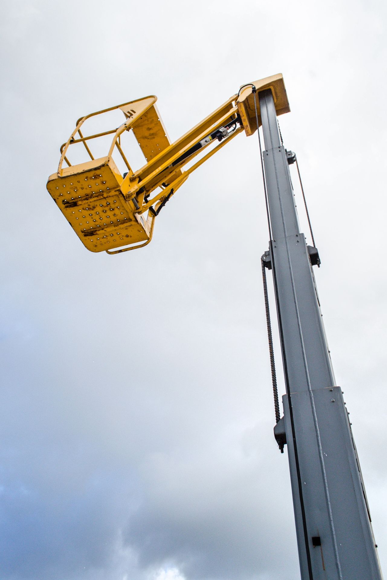 Haulotte Star 10 battery electric vertical mast boom lift access platform Year: 2014 S/N: 113108 - Image 6 of 8