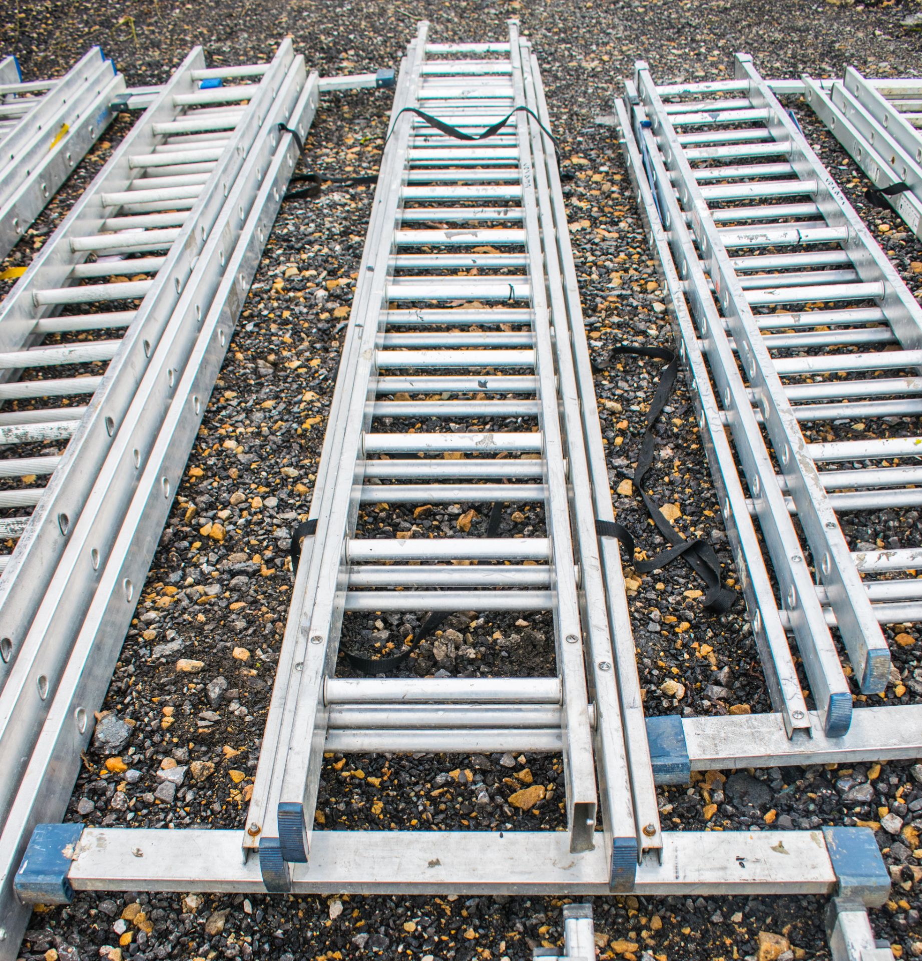 Lyte 3 stage extending aluminium ladder 1306-4465