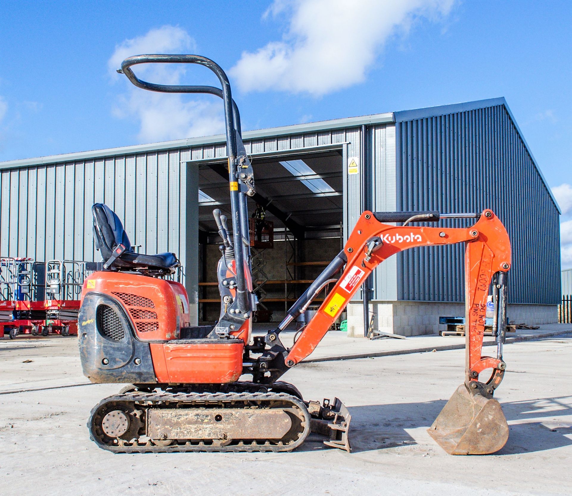 Kubota K008-3 0.8 tonne rubber tracked micro excavator Year: 2017 S/N: 29573 Recorded Hours: 1058 - Image 7 of 18