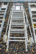 Extending aluminium step ladder/podium