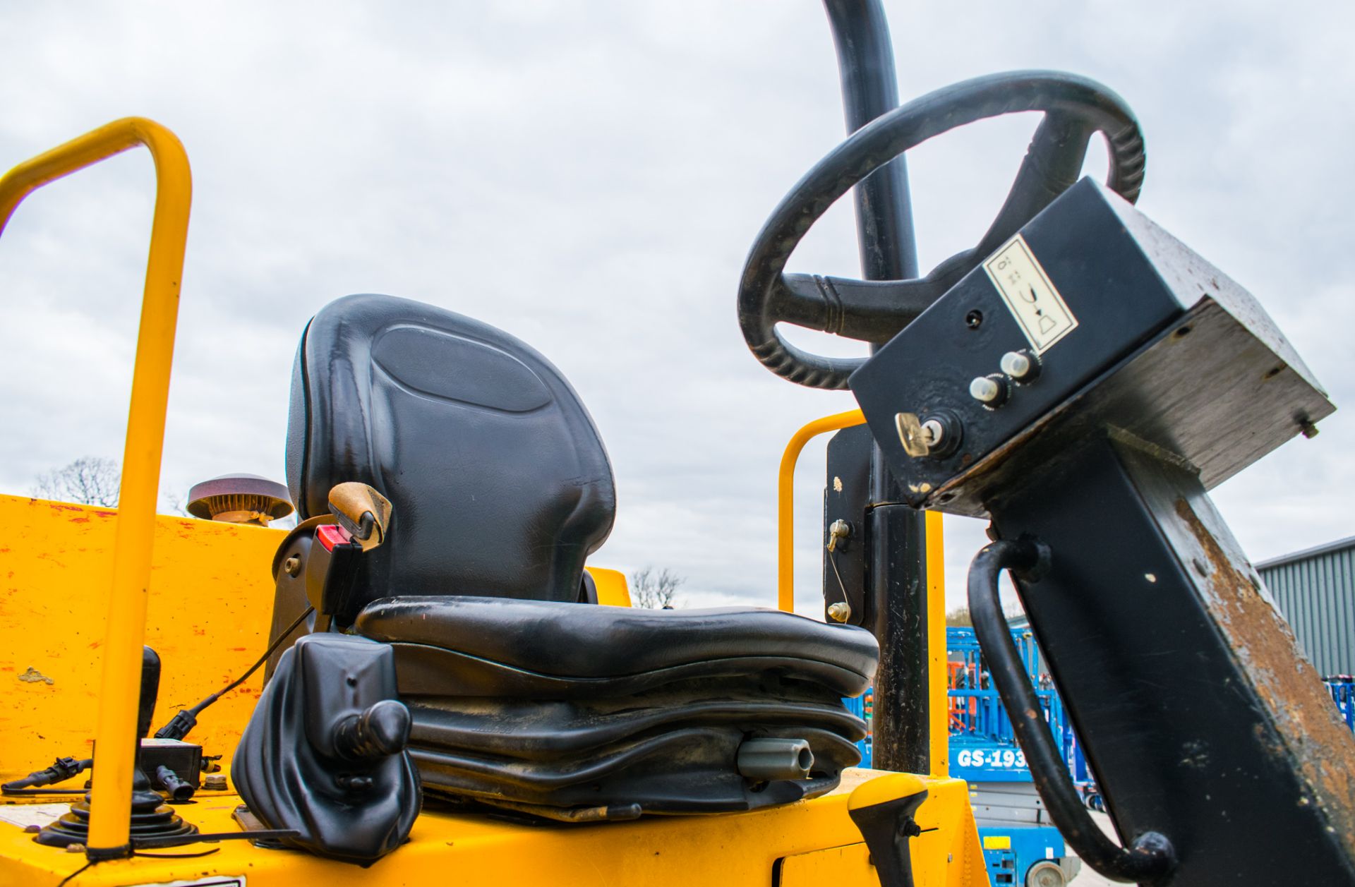 JCB 6 tonne swivel skip dumper Year: 2015 S/N: FRL8737 Recorded Hours: 1236 A680955 - Image 15 of 18