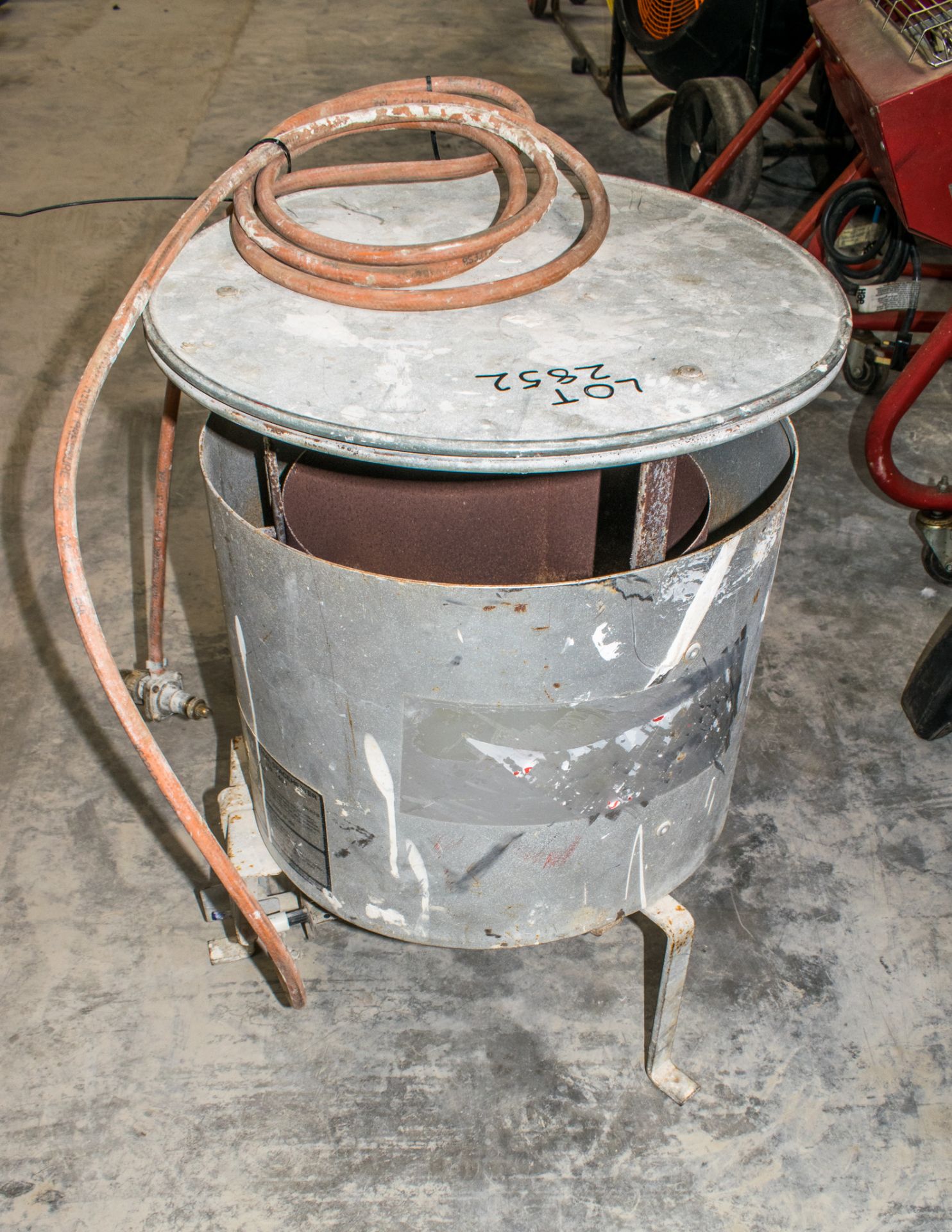 Dust bin heater