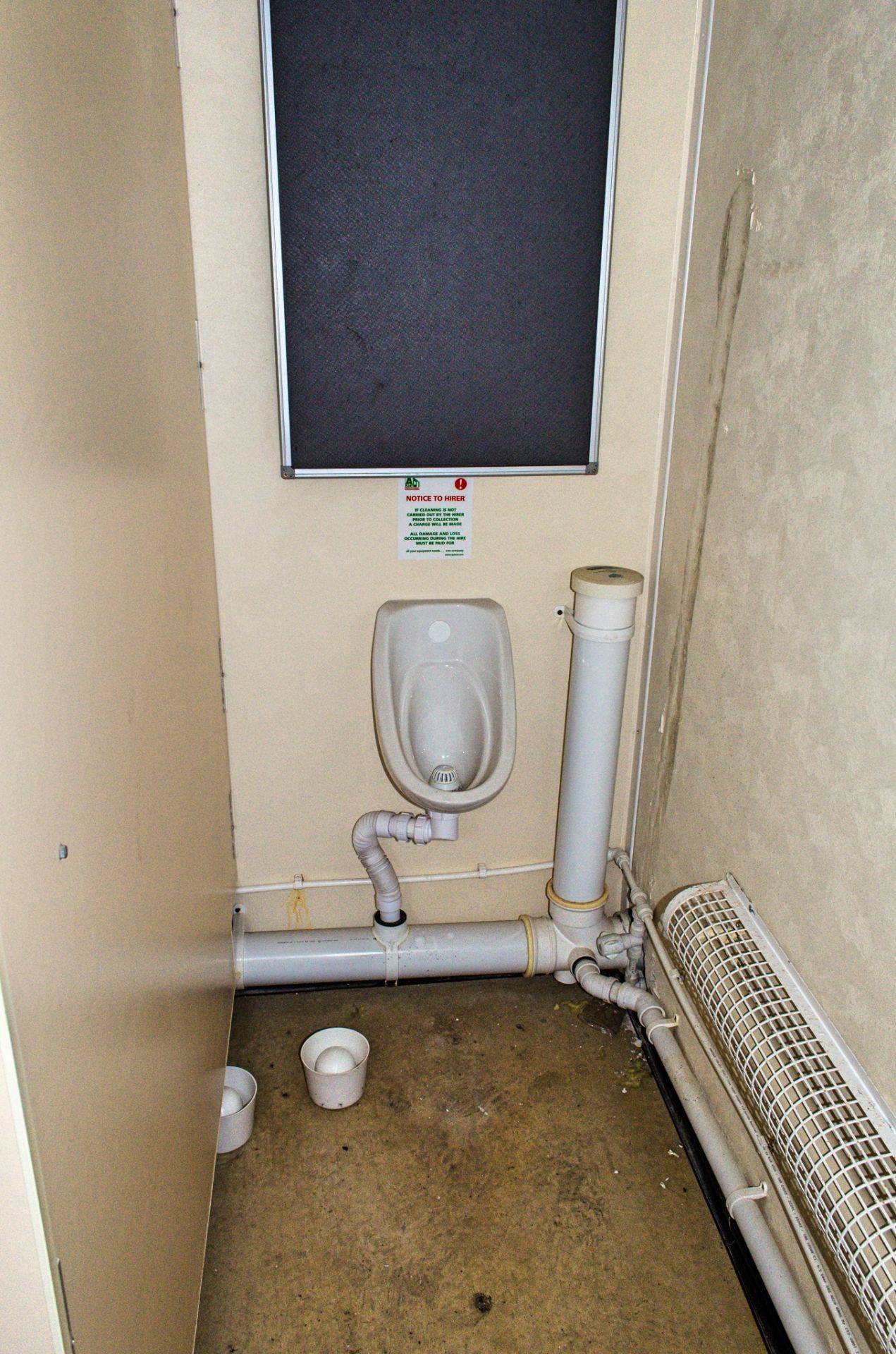 32 ft x 10 ft steel anti vandal office/toilet site unit comprising of: lobby, office, ladies (1 - Bild 11 aus 13