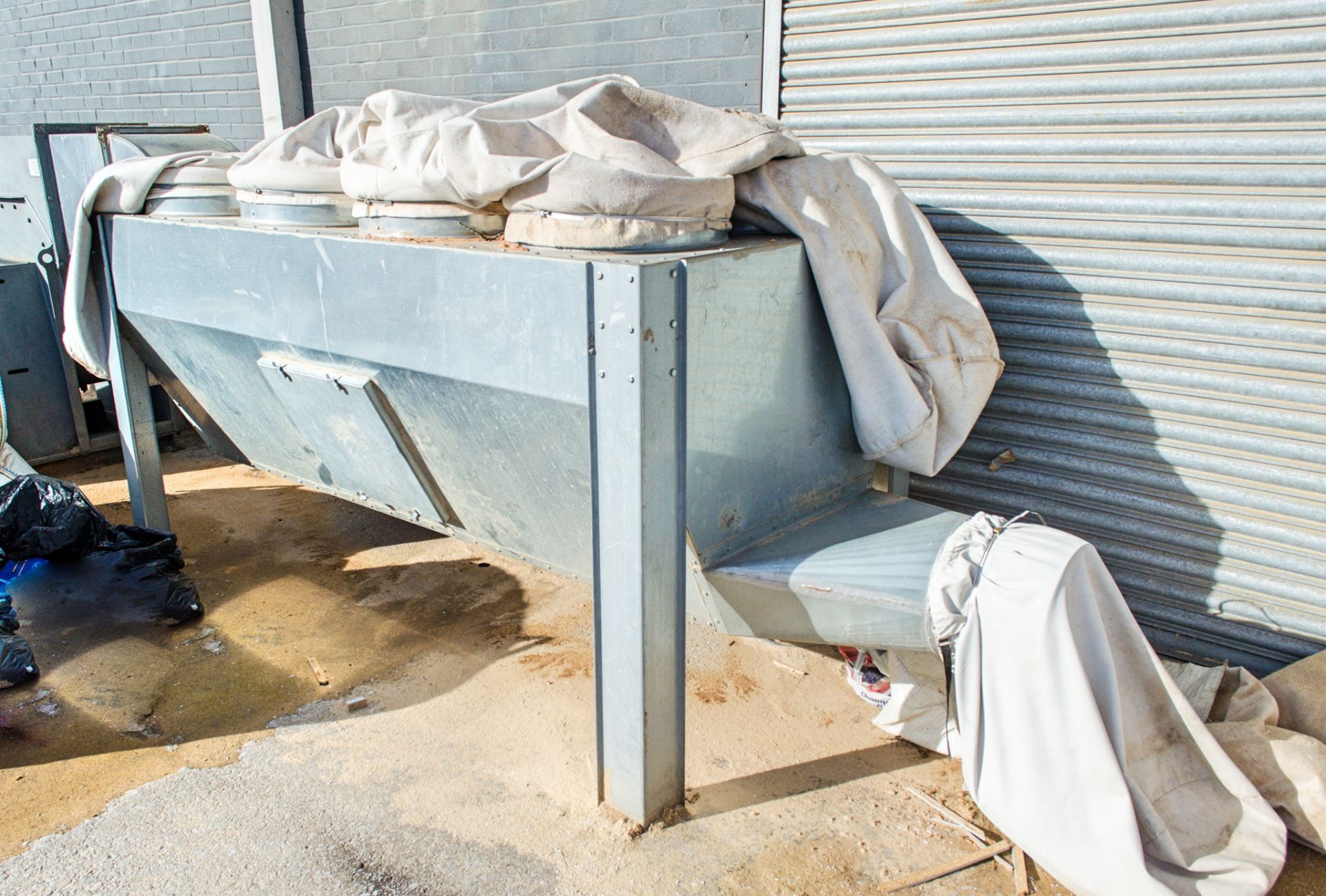 Dust extraction system as photographed