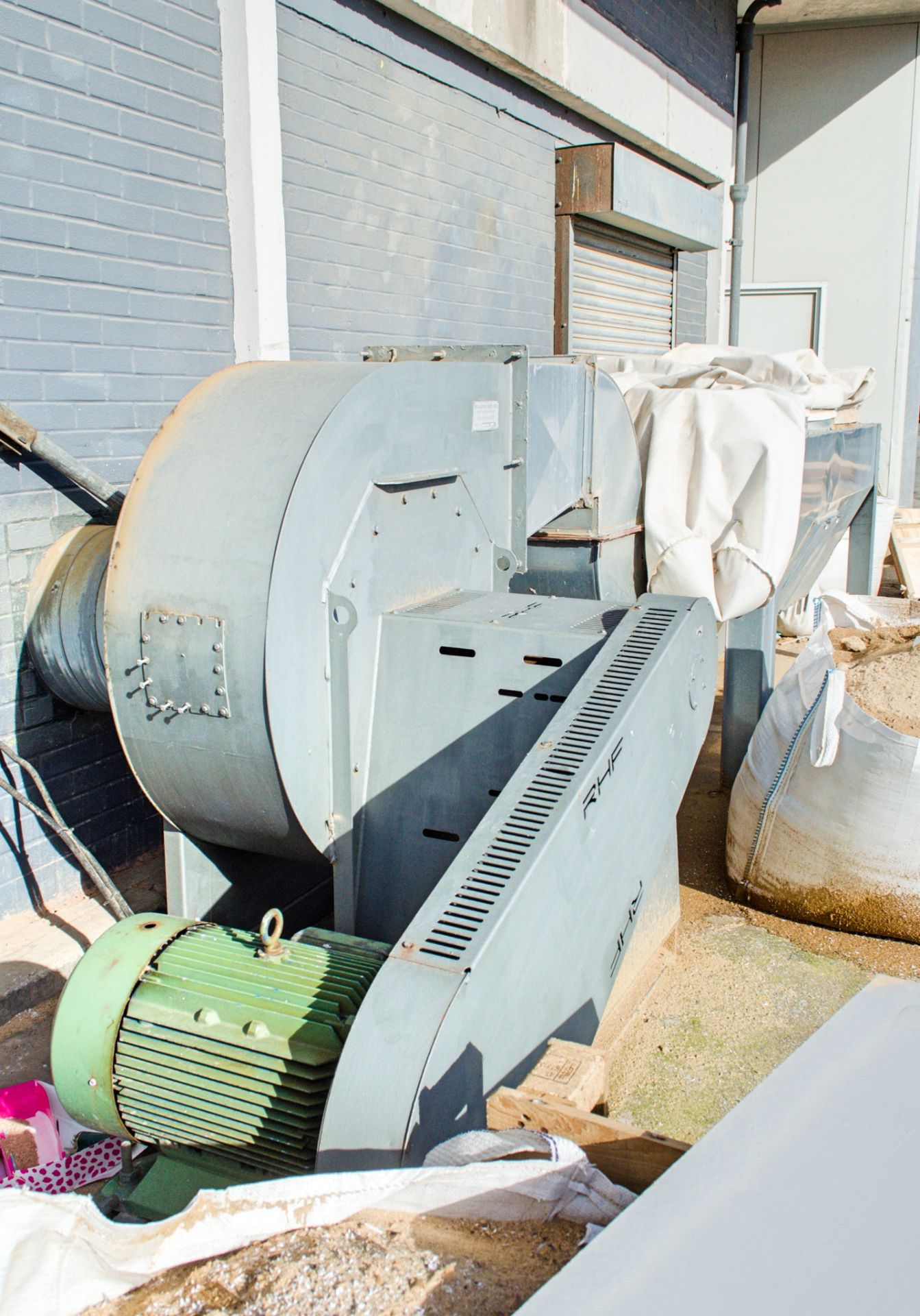 Dust extraction system as photographed - Image 2 of 3