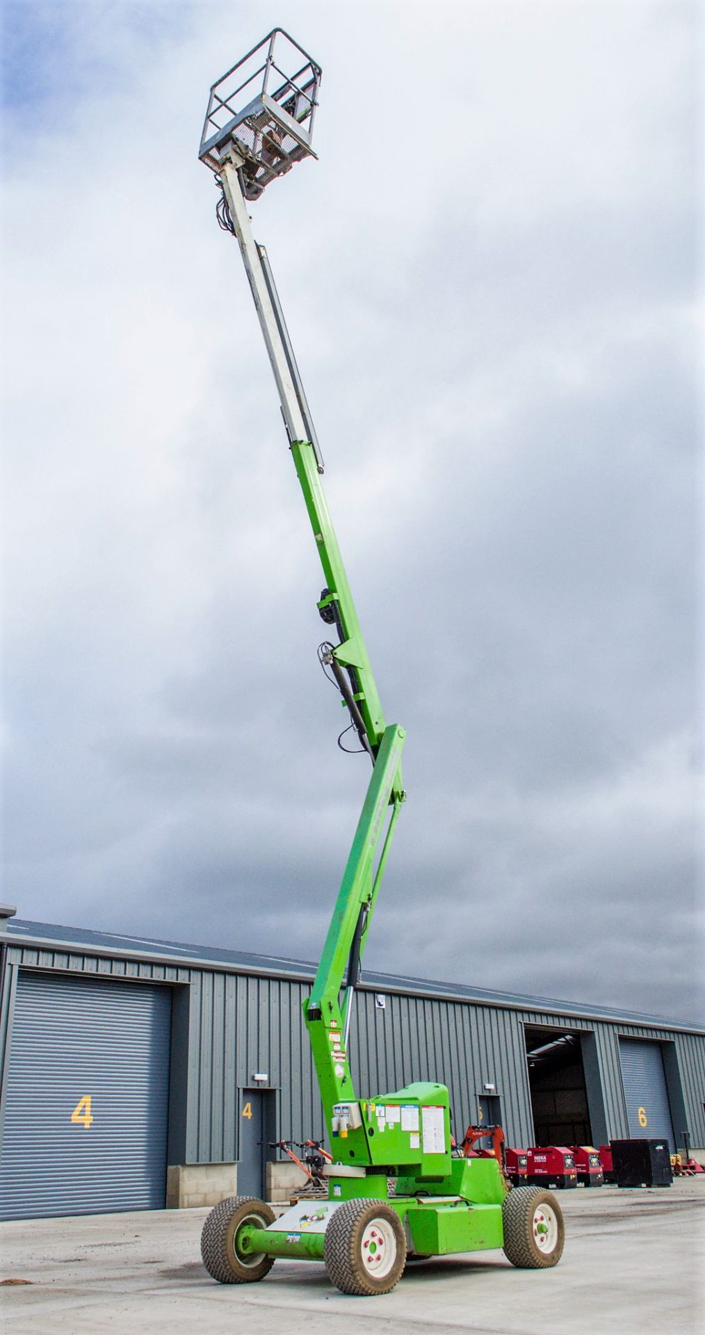 Nifty HR12 diesel/battery electric articulated boom lift access platform Year: 2014 S/N: 1227916 - Image 9 of 16