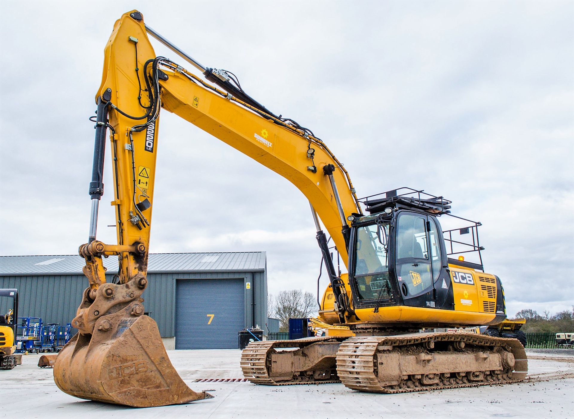 JCB JS 220 LC 22 tonne steel tracked excavator  Year: 2014 S/N: 02135730 Rec Hours: 7662 c/w 2