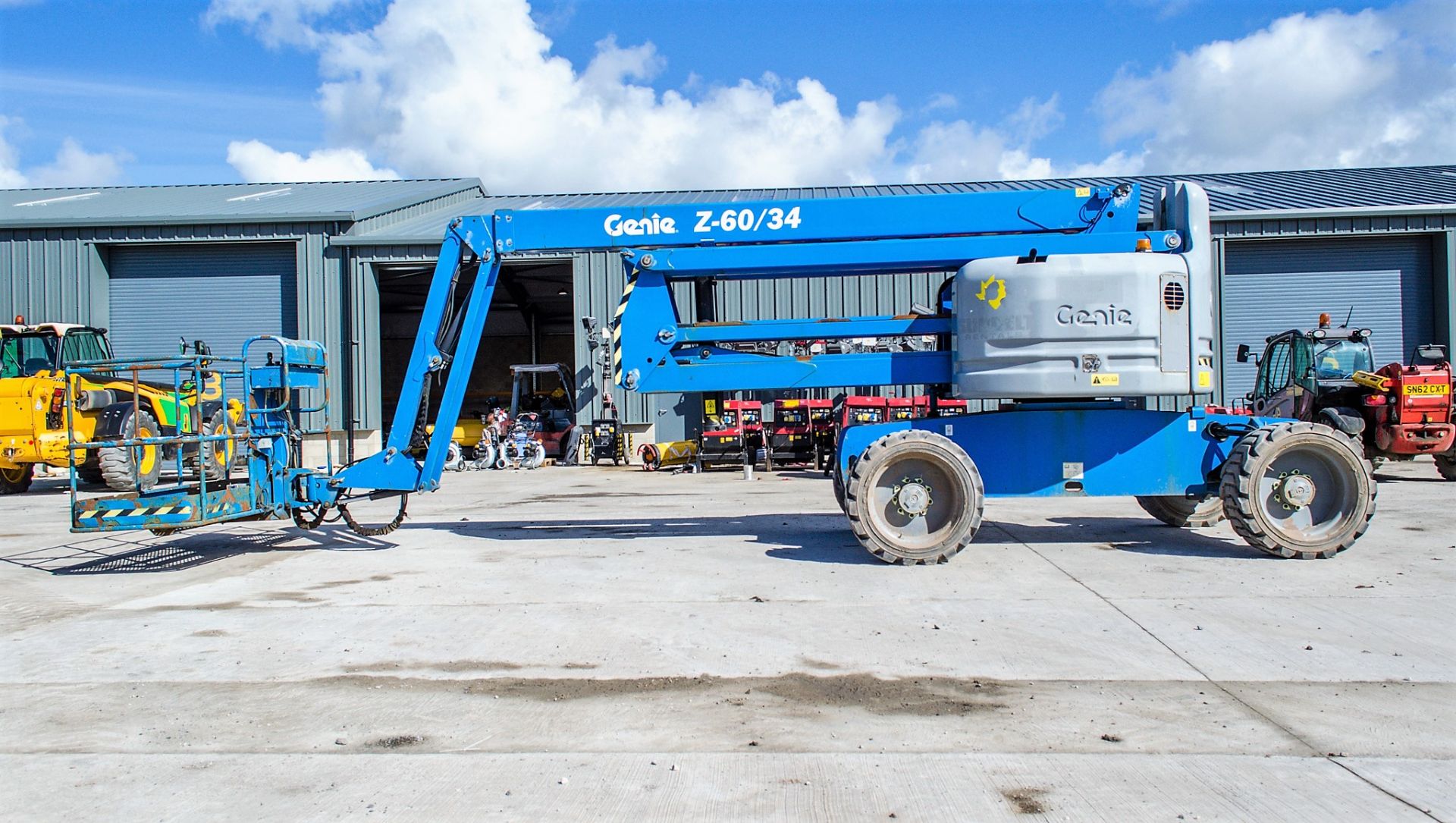 Genie Z60/34 diesel/electric articulated boom lift access platform Year: 2014 S/N: Z6014-13521 - Image 8 of 18