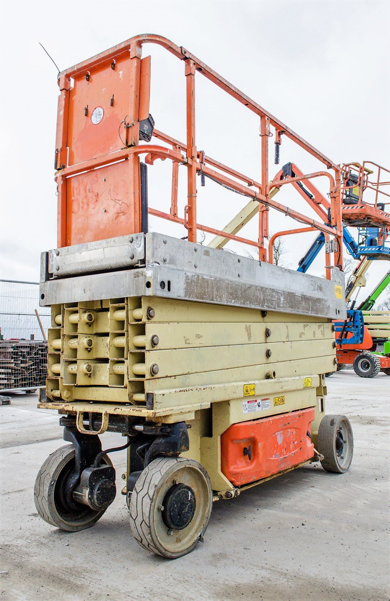 JLG 2630ES battery electric scissor lift access platform Year: 2007 S/N: 16494 Recorded Hours: 373 - Image 2 of 6