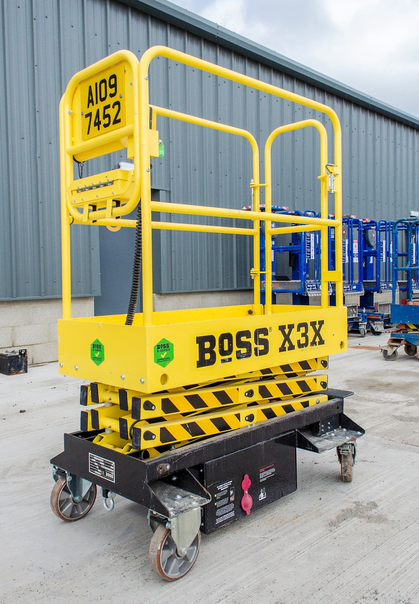 Boss X3X battery electric push around access platform Year: 2019 S/N: 30192 A1097452