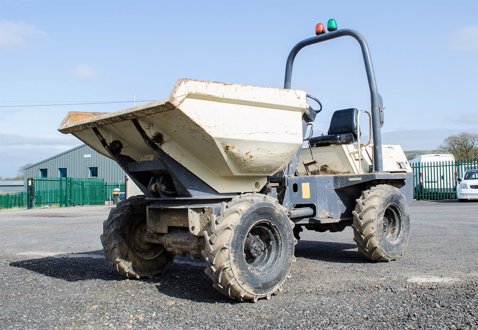 Benford Terex 3 tonne swivel skip dumper Year: 2007 S/N: E704FS192 Recorded Hours: 266 D1388